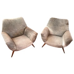 Paire de fauteuils club italiens modernes du milieu du siècle dernier recouverts de cuir de vache