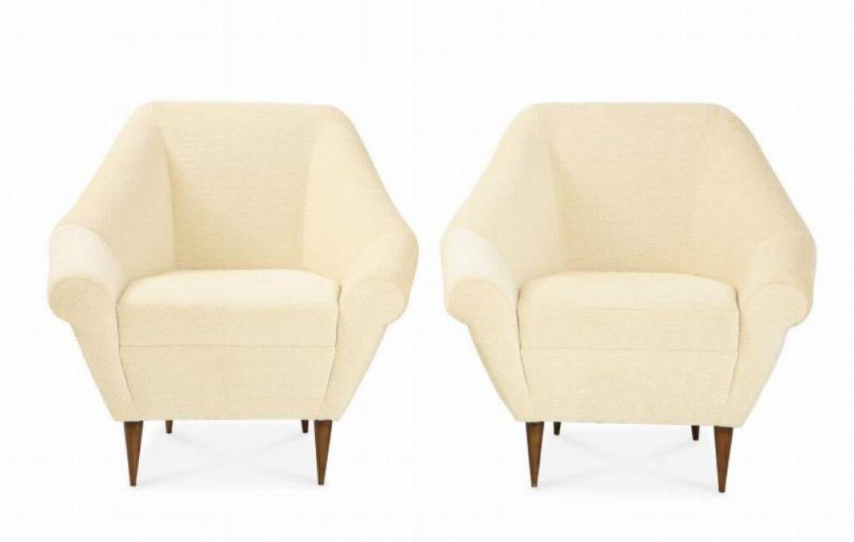 A pair of Italian Mid Century Modern Club Chairs; resting on splayed legs in the manner of Ico Parisi.
Circa 1950.