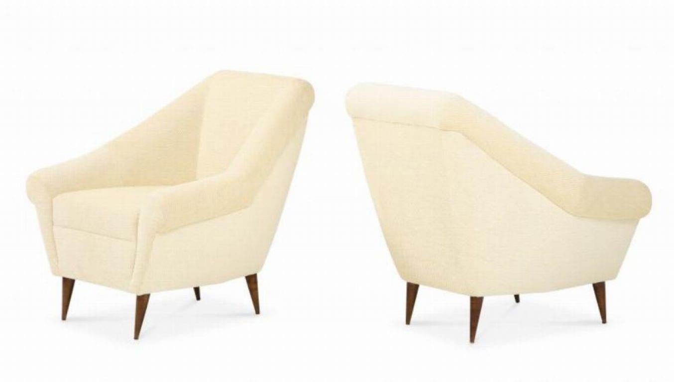 Mid-Century Modern Pair of Italian Mid Century Modern Club Chairs For Sale