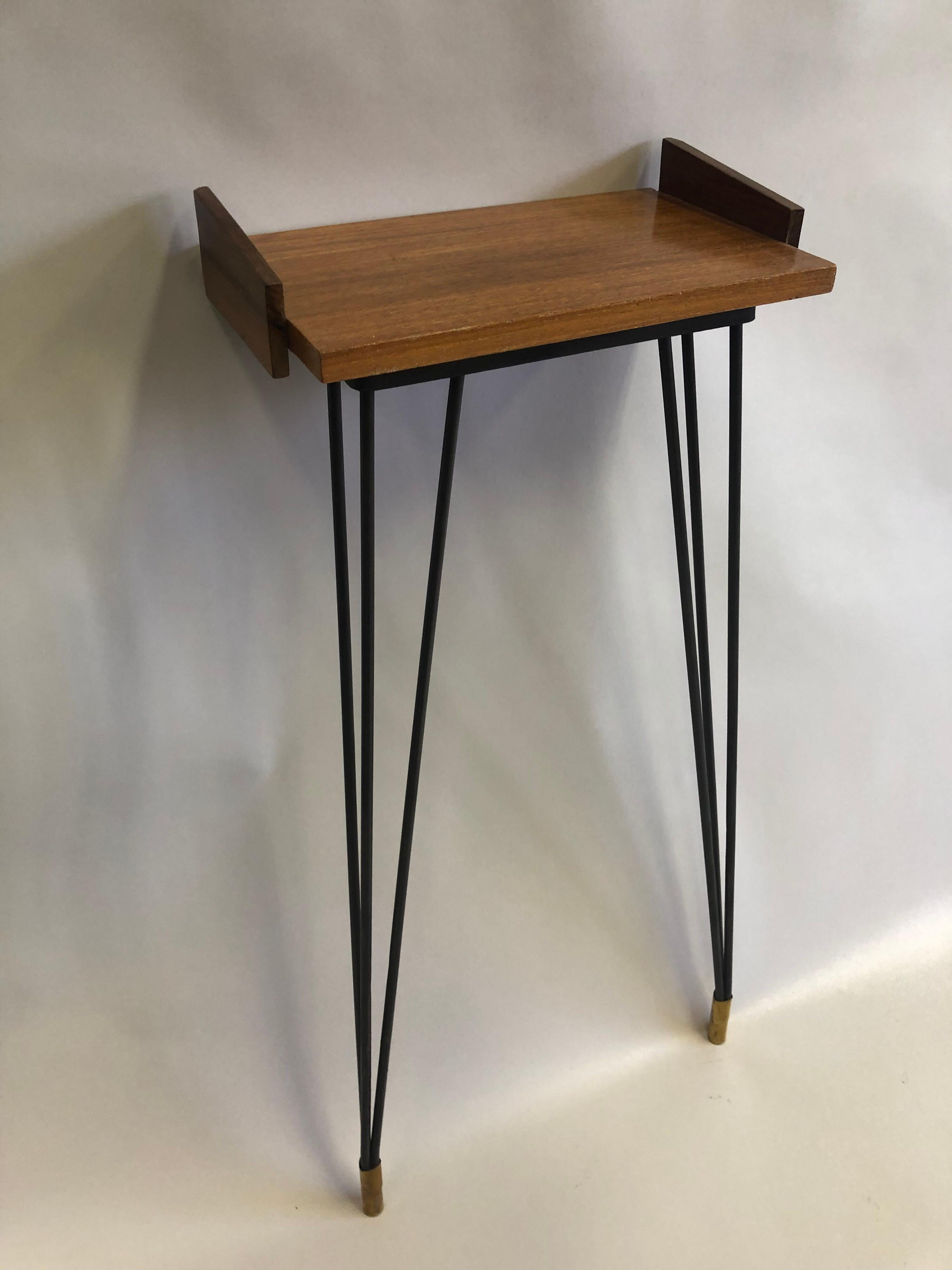 Ein Paar italienische Mid-Century Modern-Konsolen oder Nachttische von Osvaldo Borsani im Zustand „Gut“ im Angebot in New York, NY