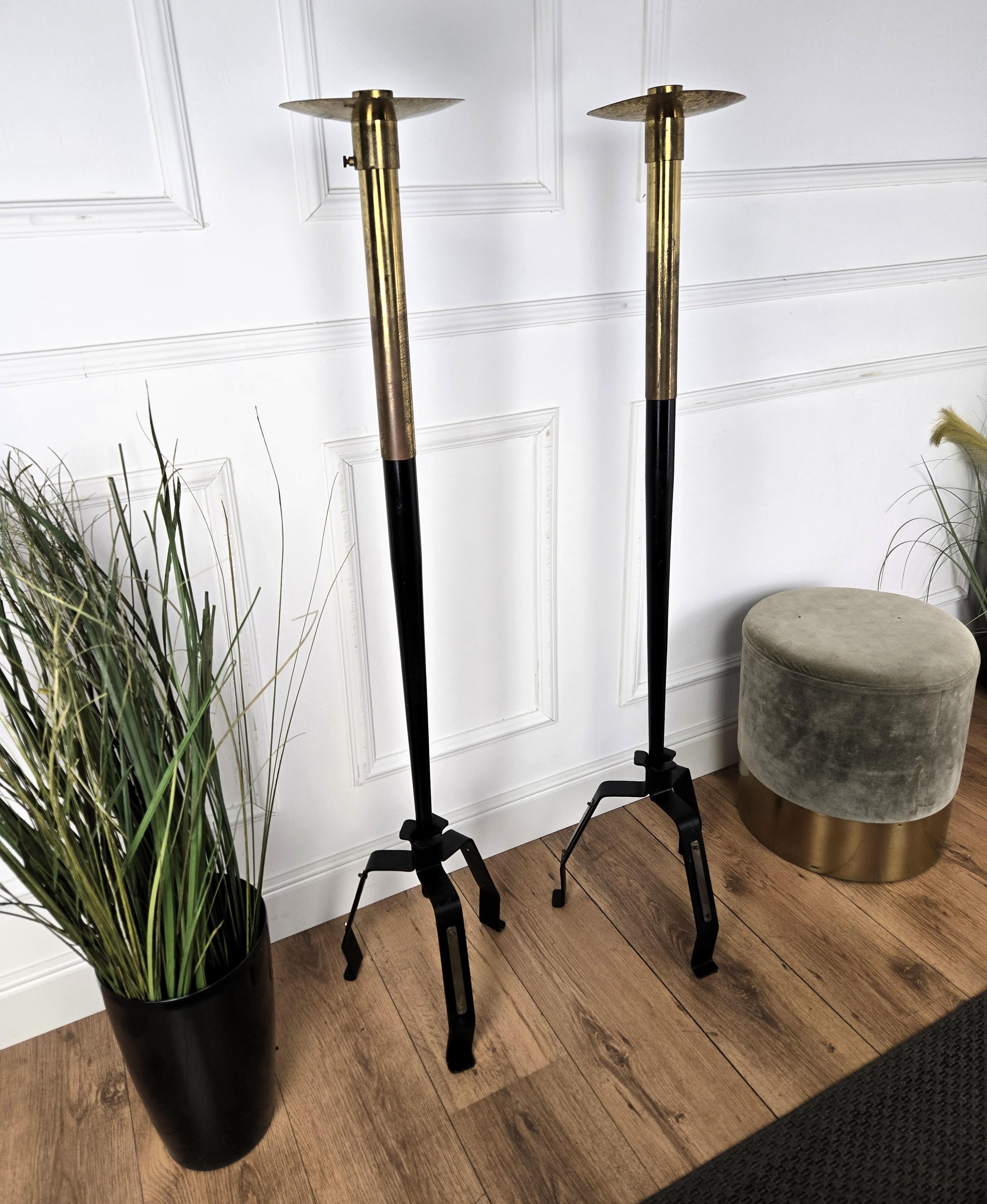 Mid-Century moderno Pair of Italian Mid-Century Modern Deco Tall Floor Candle Holders in vendita