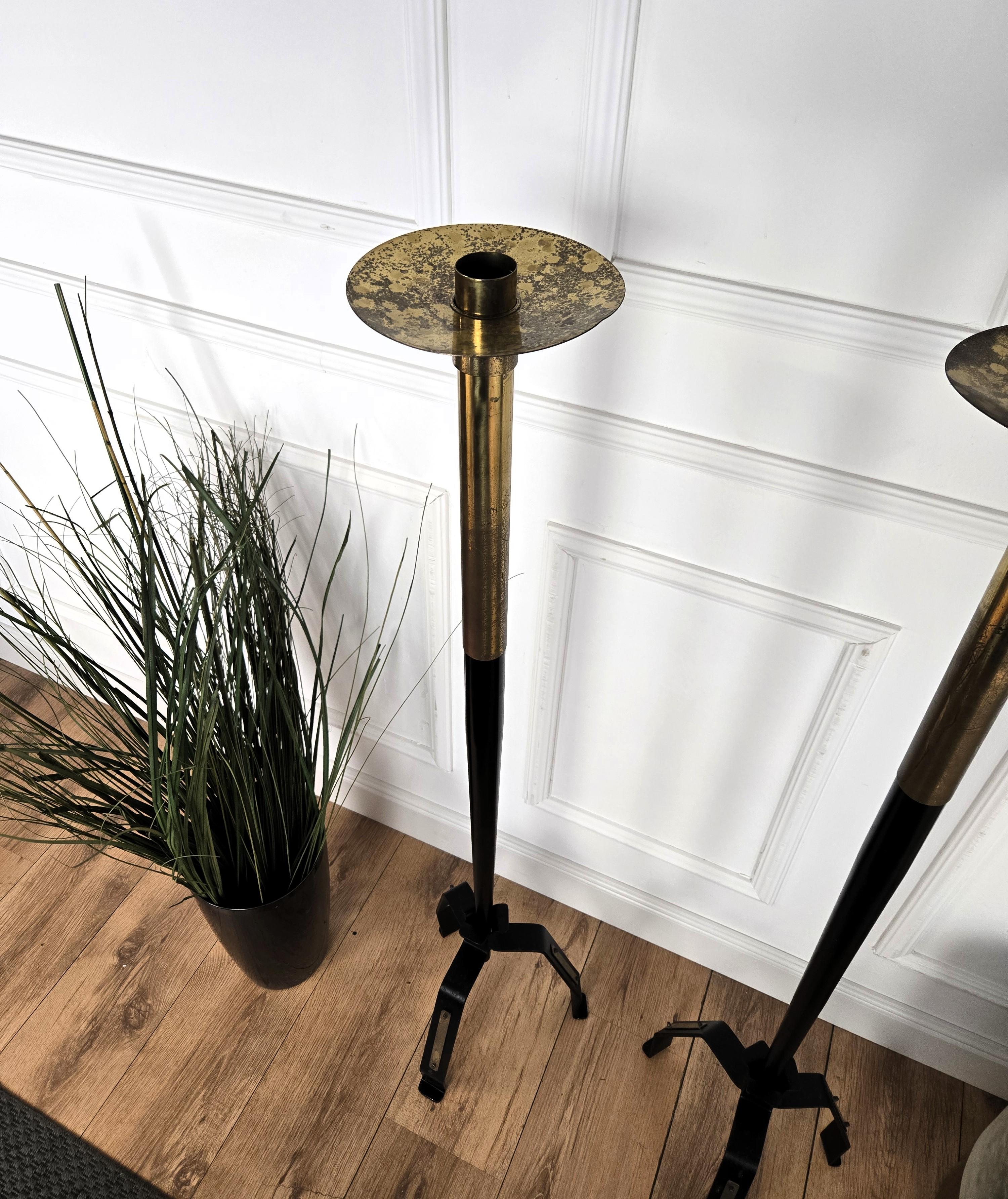 Italiano Pair of Italian Mid-Century Modern Deco Tall Floor Candle Holders in vendita