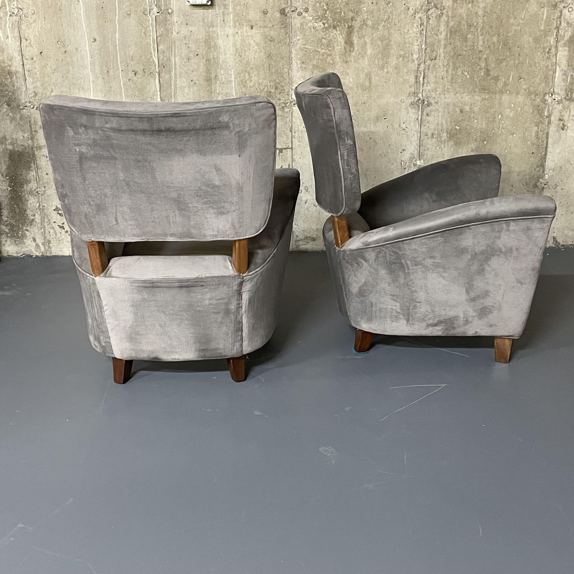 Pair of Italian Mid-Century Modern Hi-Back / Wingback Arm / Lounge Chairs, 1950s 3