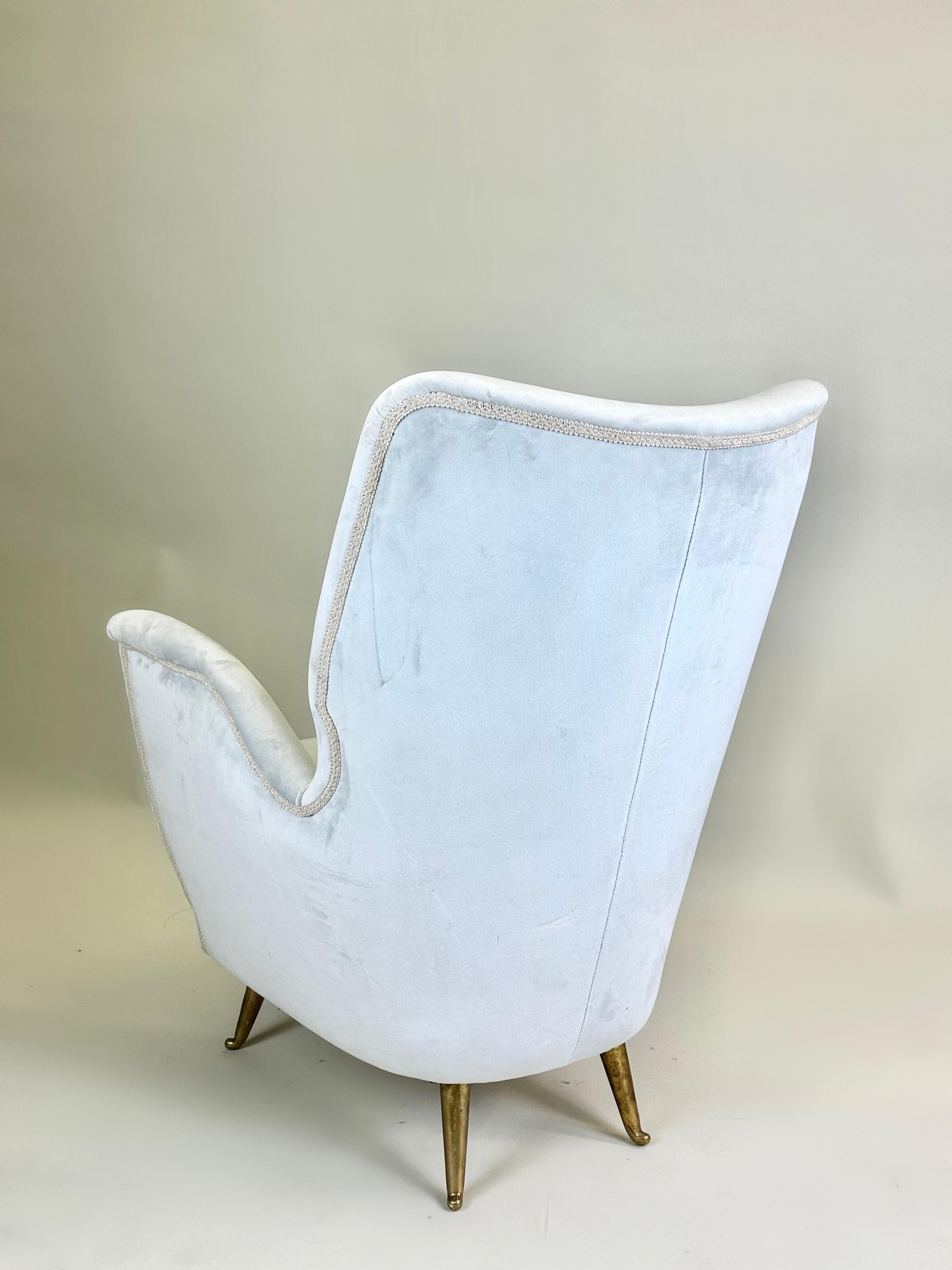 Paire de fauteuils de salon italiens modernes du milieu du siècle dernier par ISA Bergamo & Att Gio Ponti en vente 7