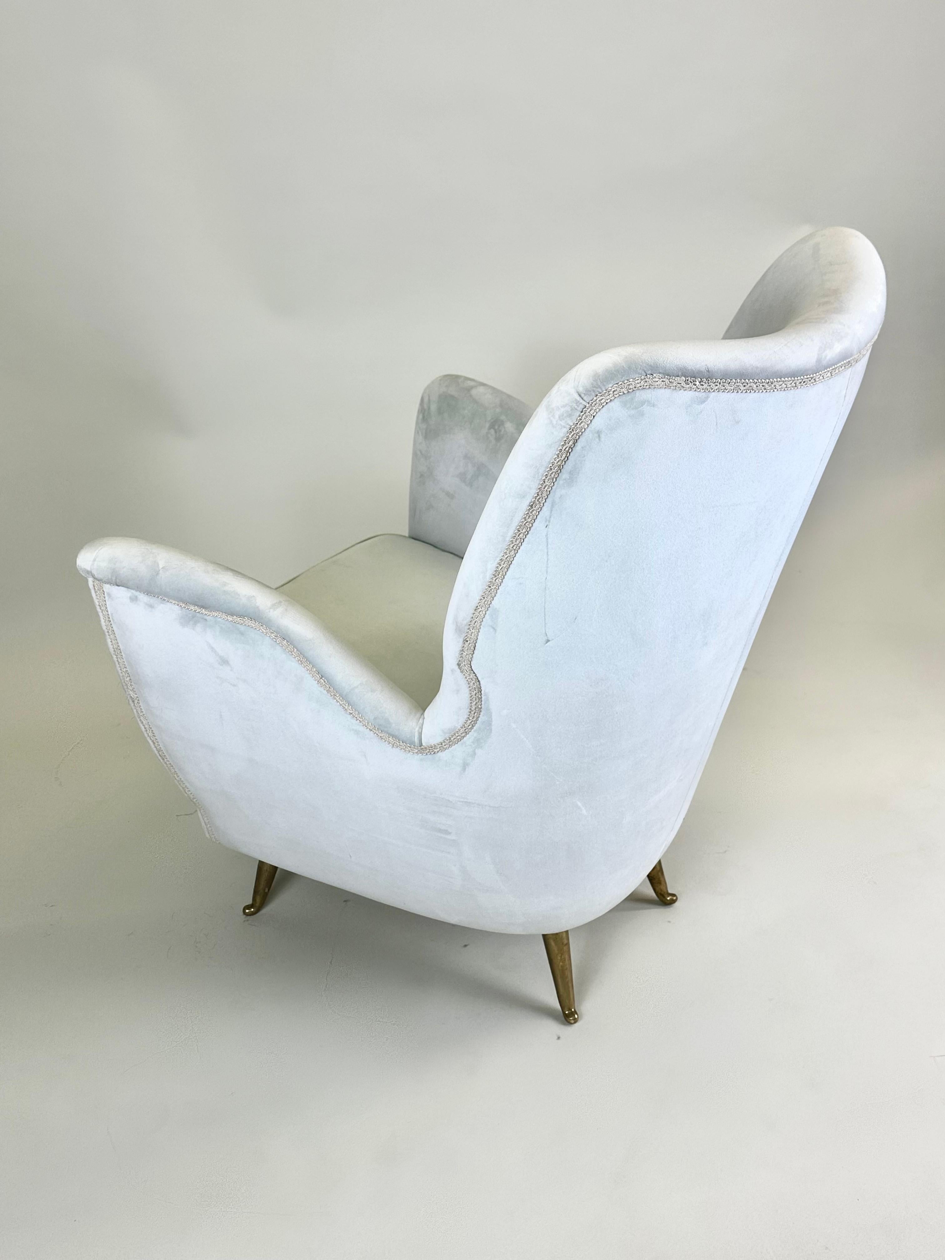 Paire de fauteuils de salon italiens modernes du milieu du siècle dernier par ISA Bergamo & Att Gio Ponti en vente 8