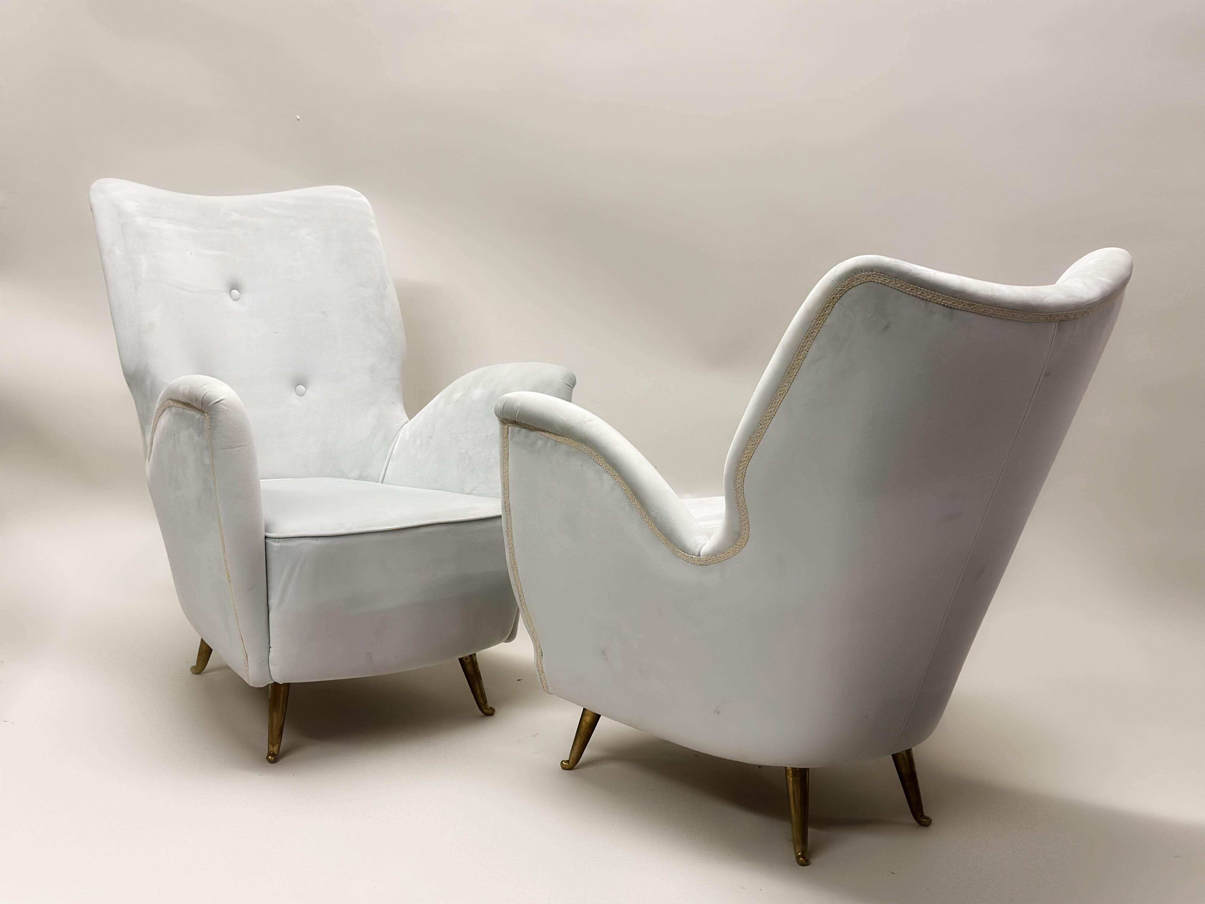 Mid-Century Modern Paire de fauteuils de salon italiens modernes du milieu du siècle dernier par ISA Bergamo & Att Gio Ponti en vente