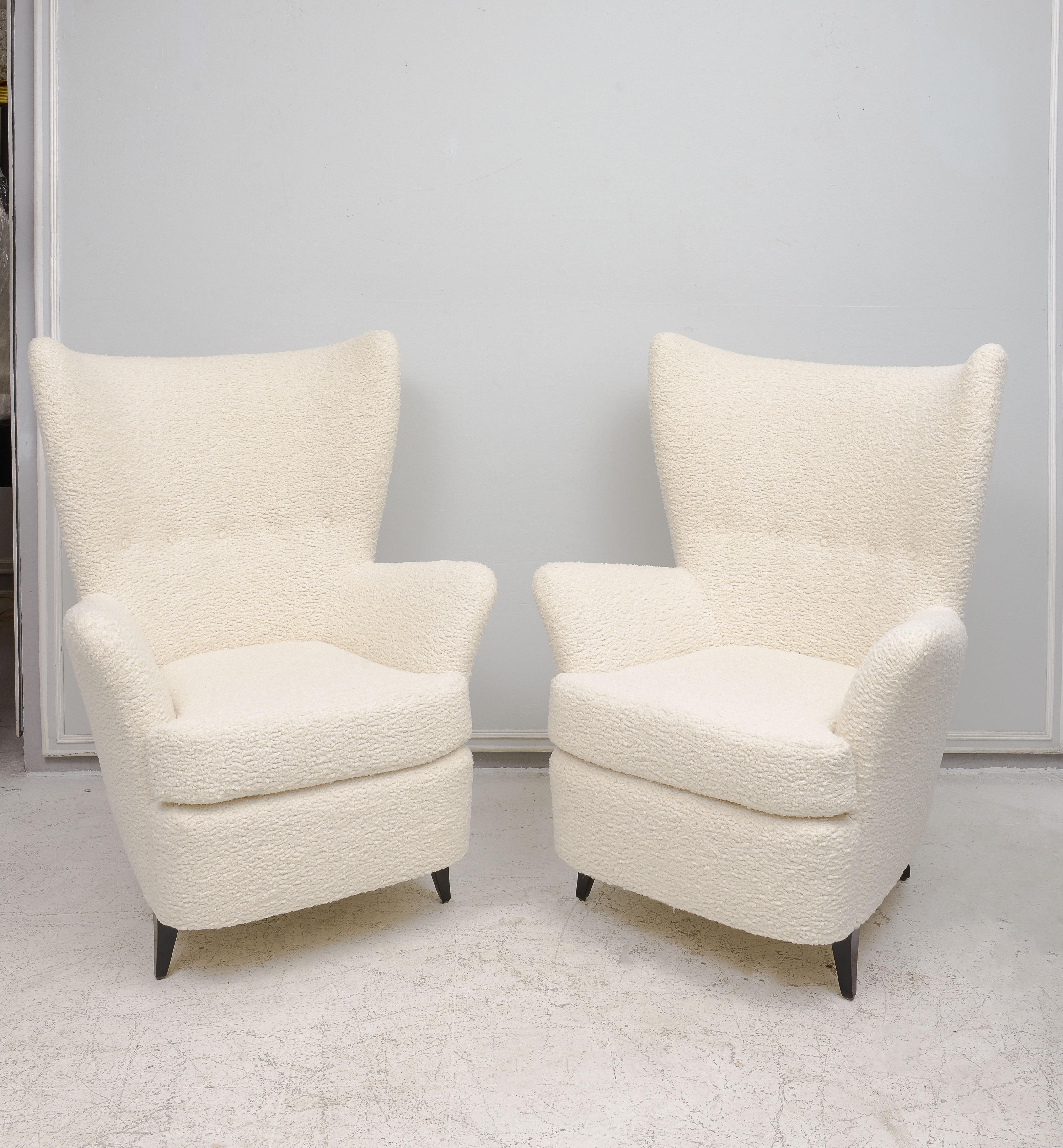 Pair of Italian Mid-Century Modern Lounge Chairs In Excellent Condition For Sale In New York, NY