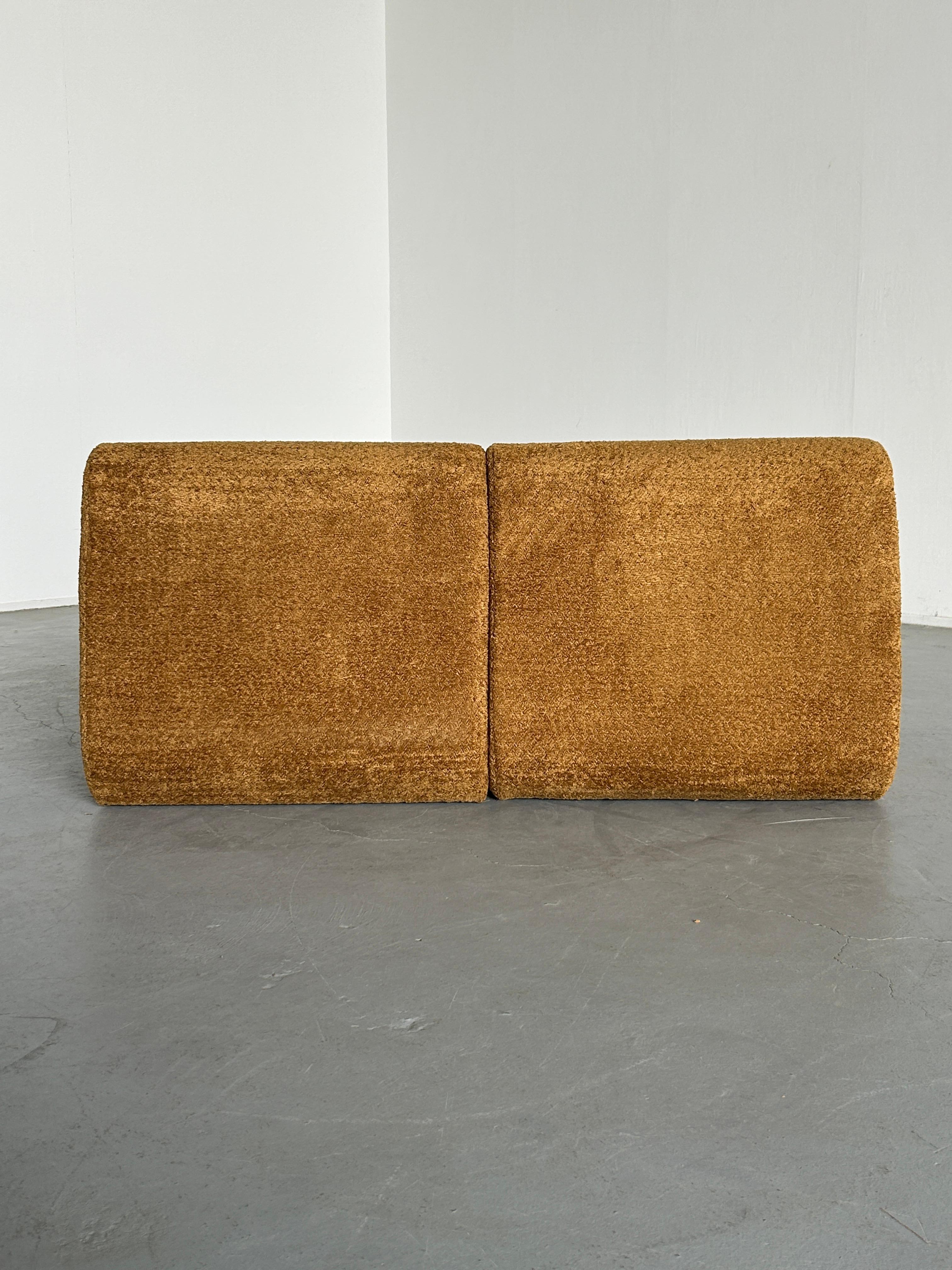 Pair of Italian Mid-Century-Modern Lounge Chairs in Ochre Boucle, 1970s Italy For Sale 1