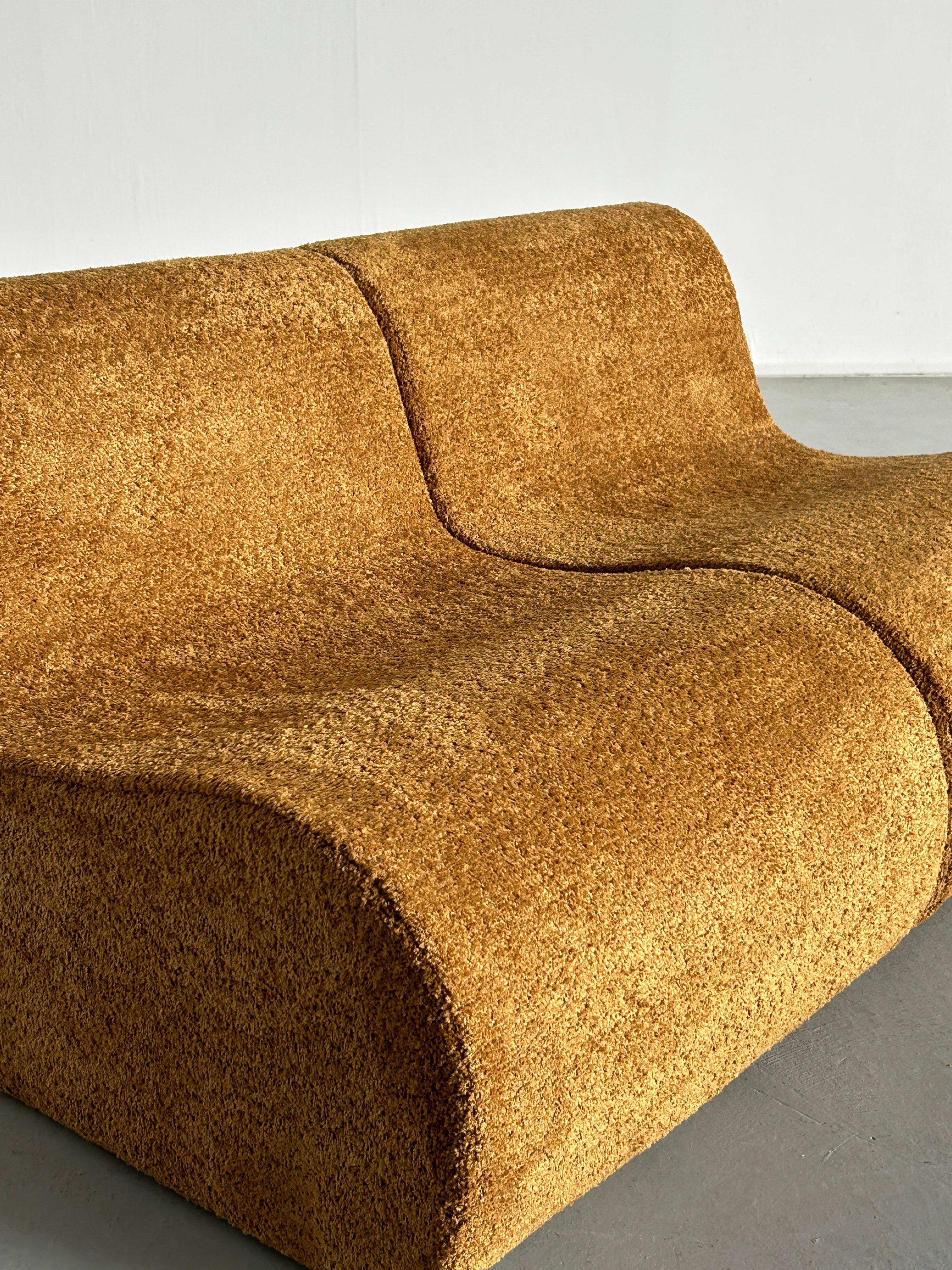 Pair of Italian Mid-Century-Modern Lounge Chairs in Ochre Boucle, 1970s Italy For Sale 3