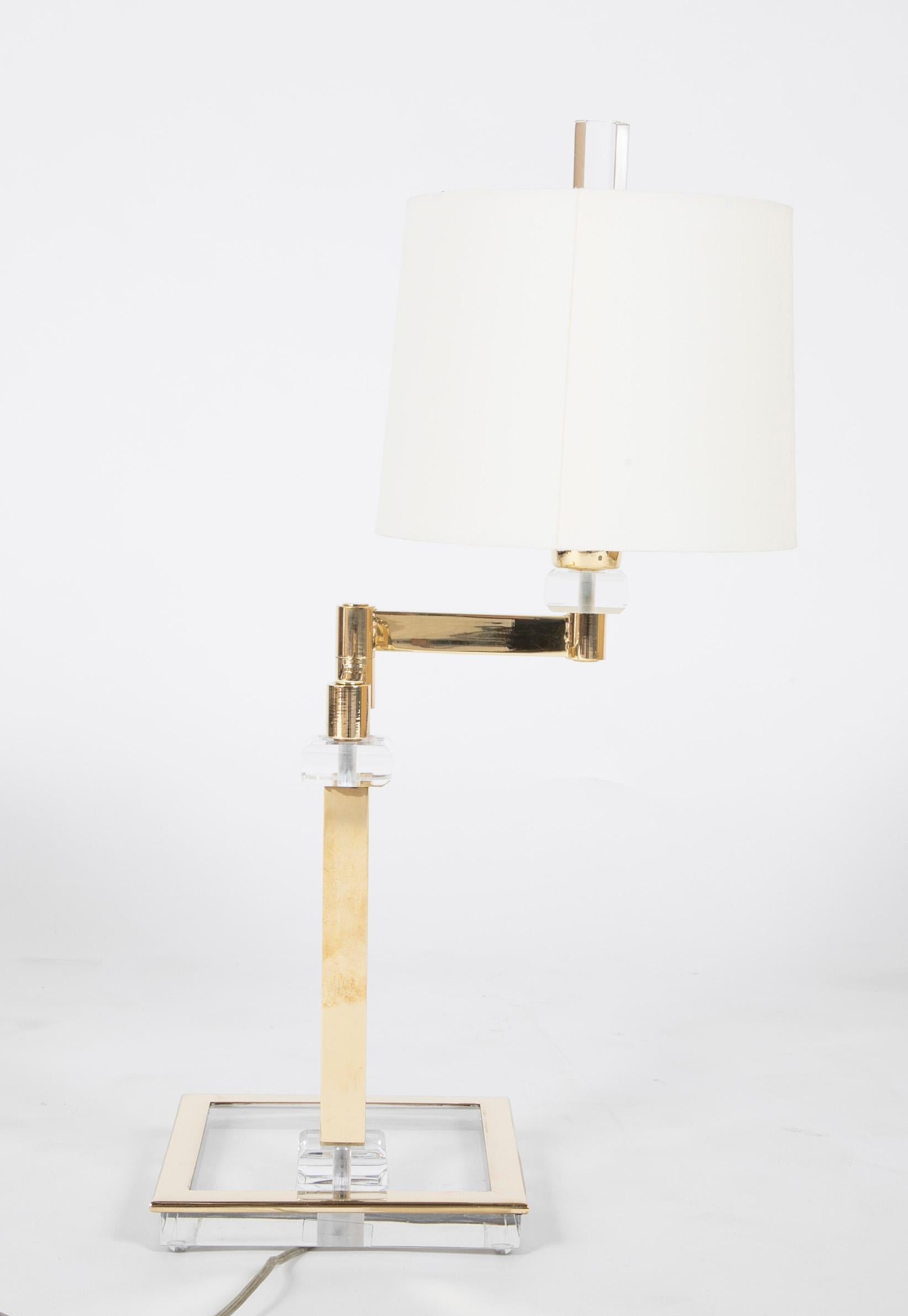 Pair of Italian Mid Century Modern Lucite and Brass Adjustable Bedside Lamps For Sale 4