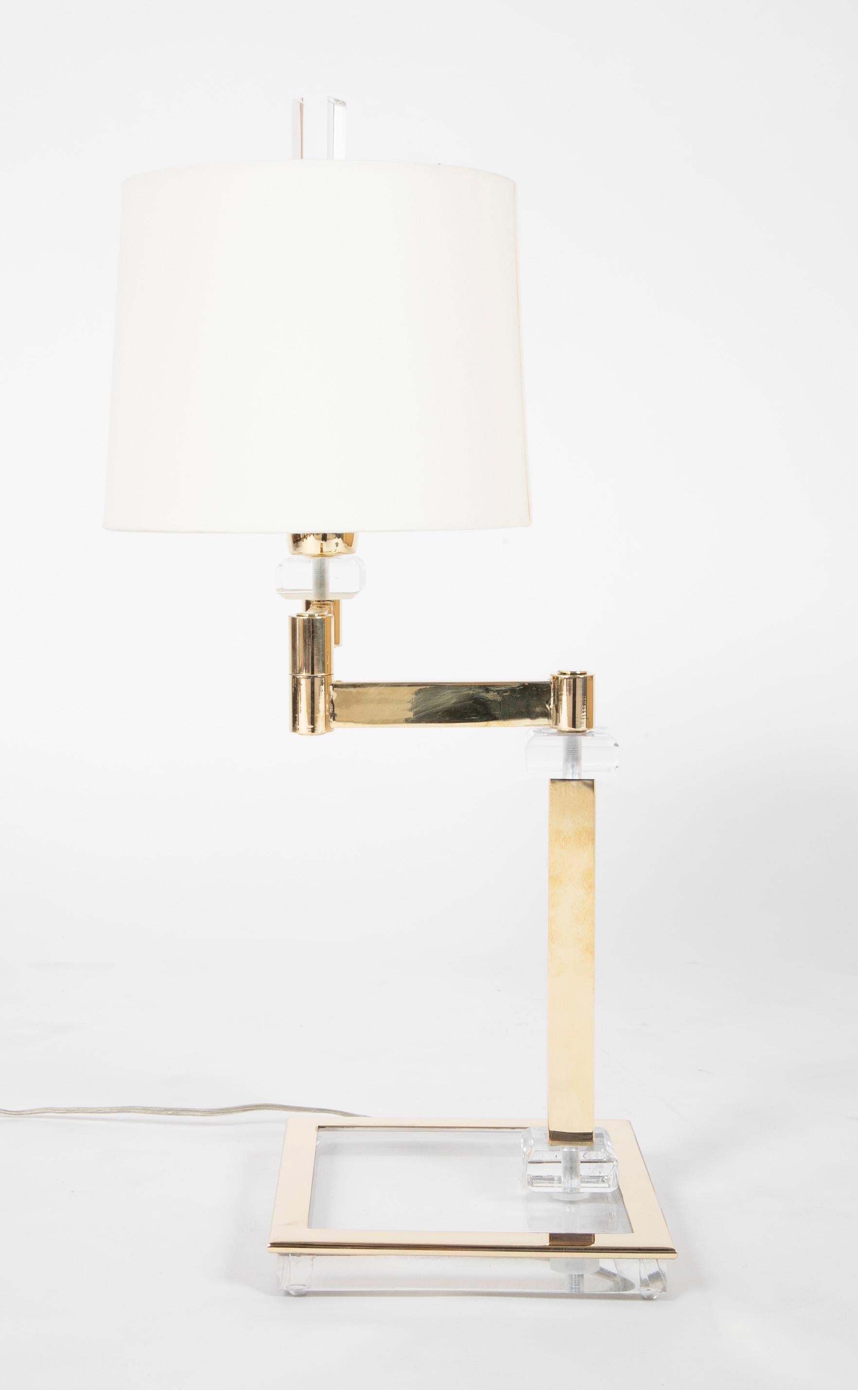 Pair of Italian Mid Century Modern Lucite and Brass Adjustable Bedside Lamps For Sale 3