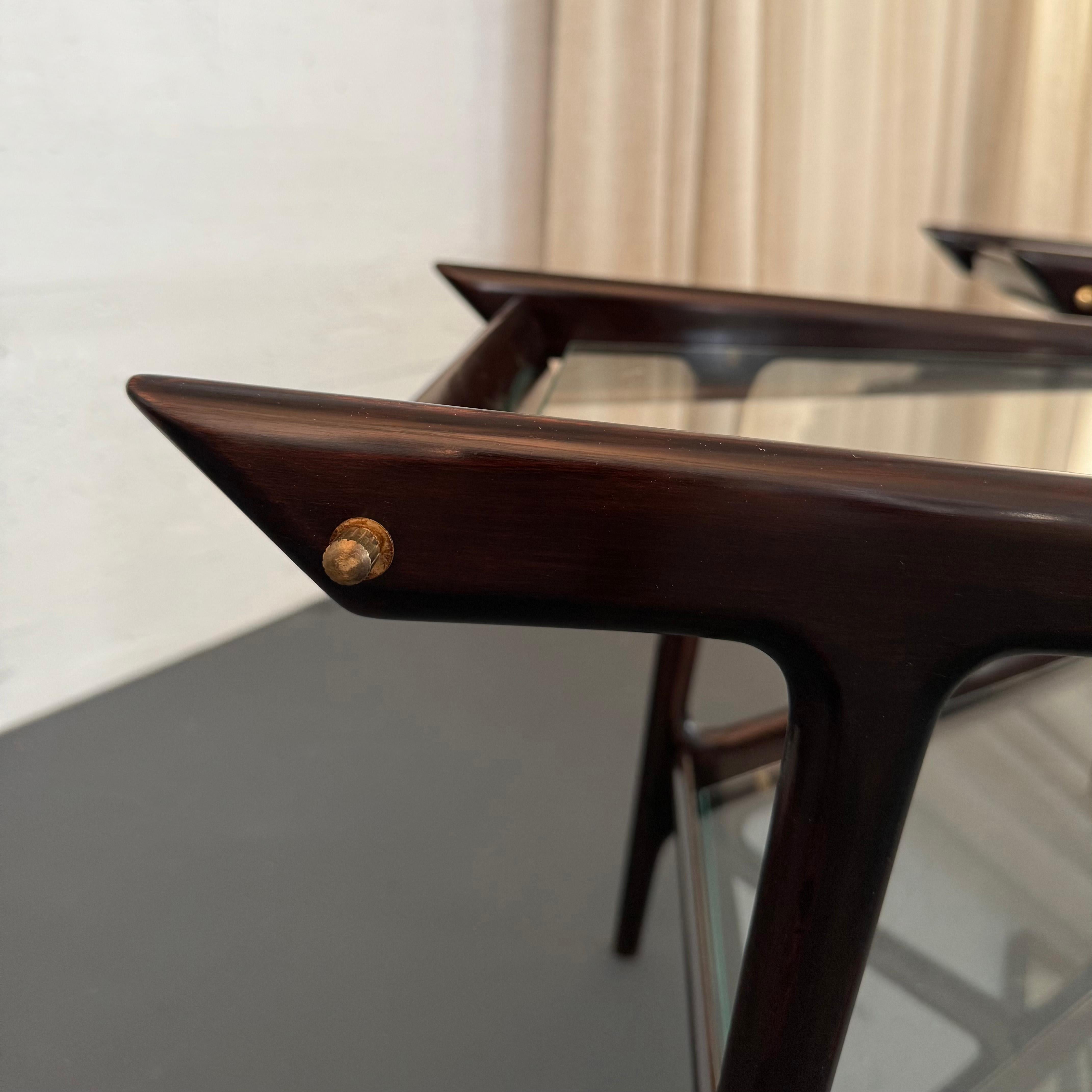 Ottone Coppia di tavolini portariviste italiani del Mid-Century Modern di Ico Parisi in vendita