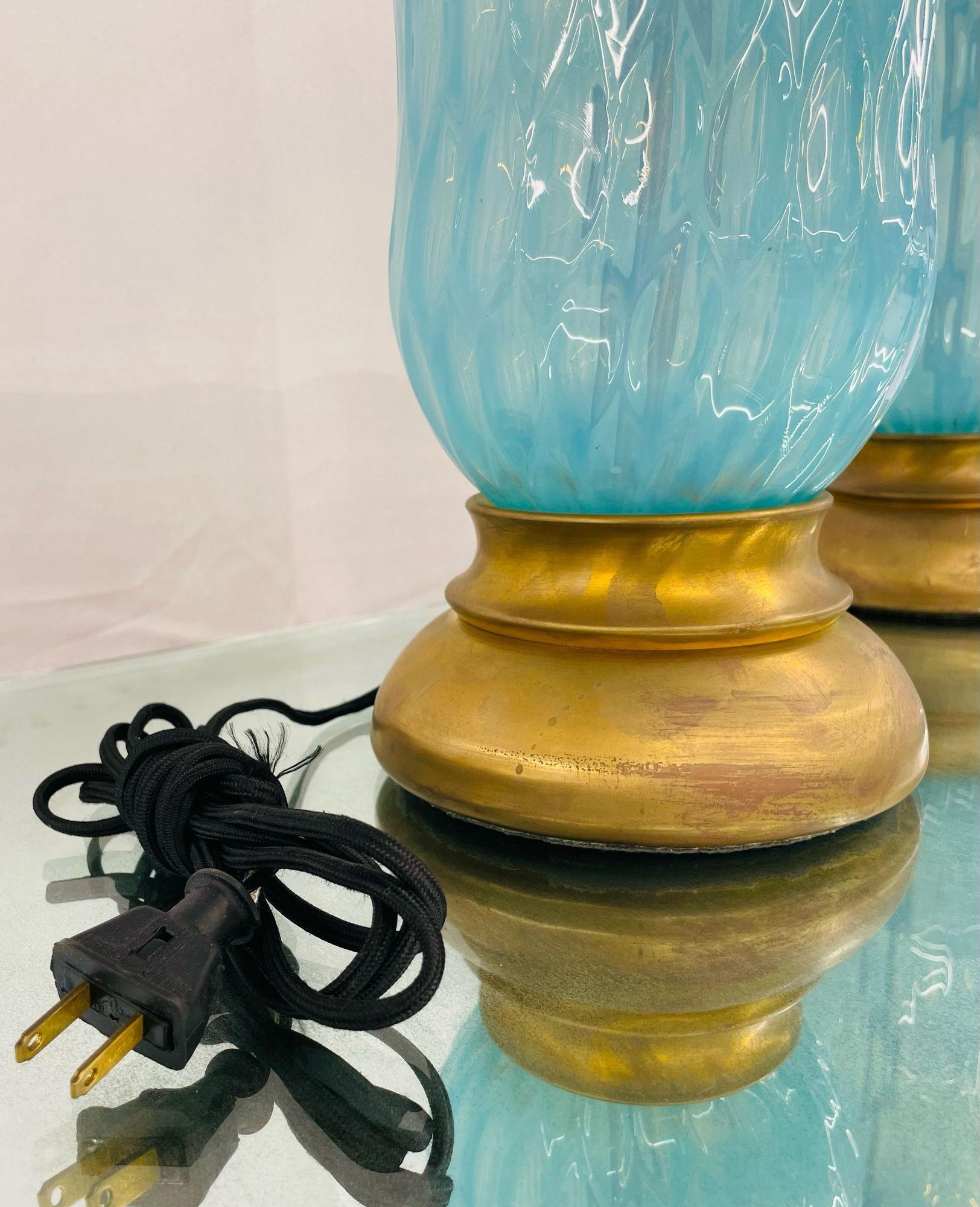 Paire de lampes de table en verre de Murano, turquoise, laiton, italiennes et modernes du milieu du siècle dernier en vente 3