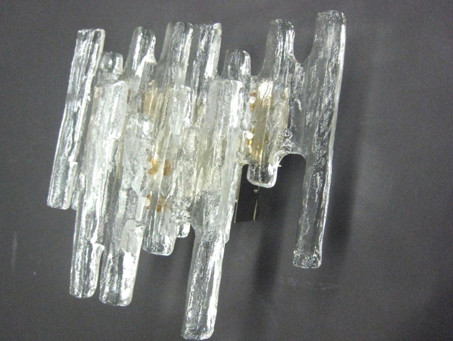Hand-Crafted Pair of Italian Mid-Century Modern Murano 'Ice Glass' Wall Sconces by Mazzega For Sale