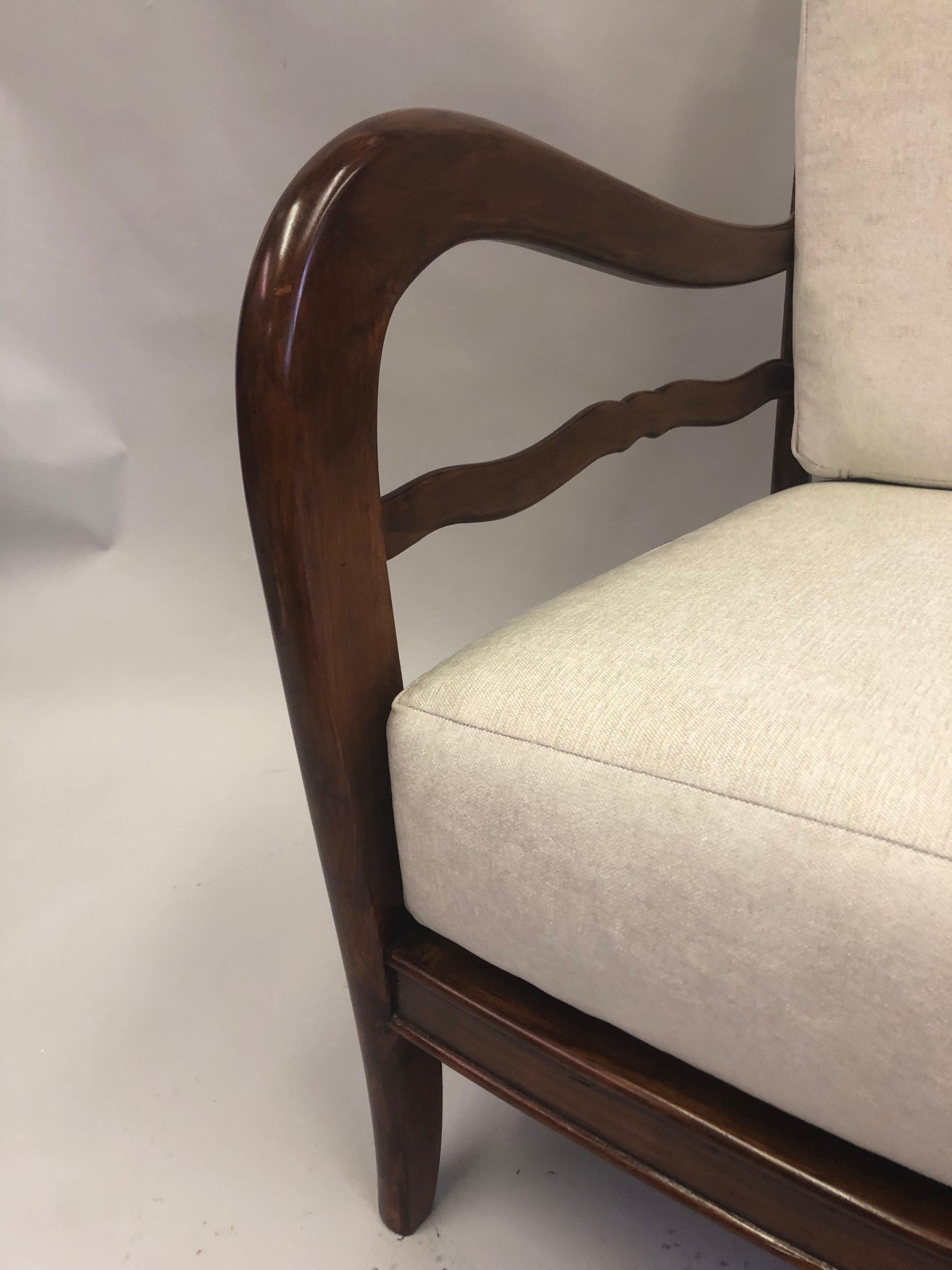 Pareja de sillones neoclásicos italianos de mediados de siglo Attr. Paolo Buffa en venta 5