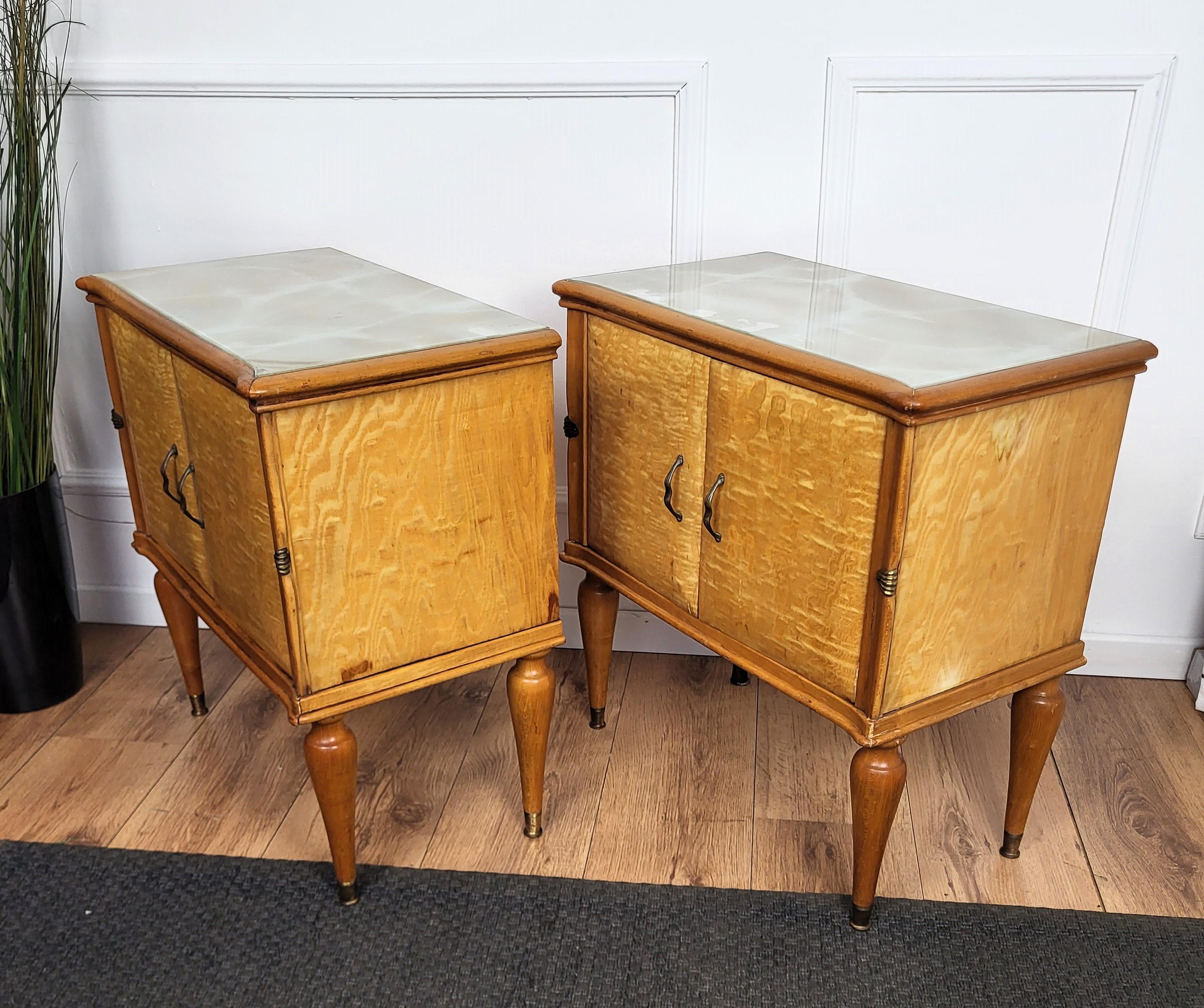 Brass Pair of Italian Mid-Century Modern Nightstands Bedside Tables Maple & Glass Top