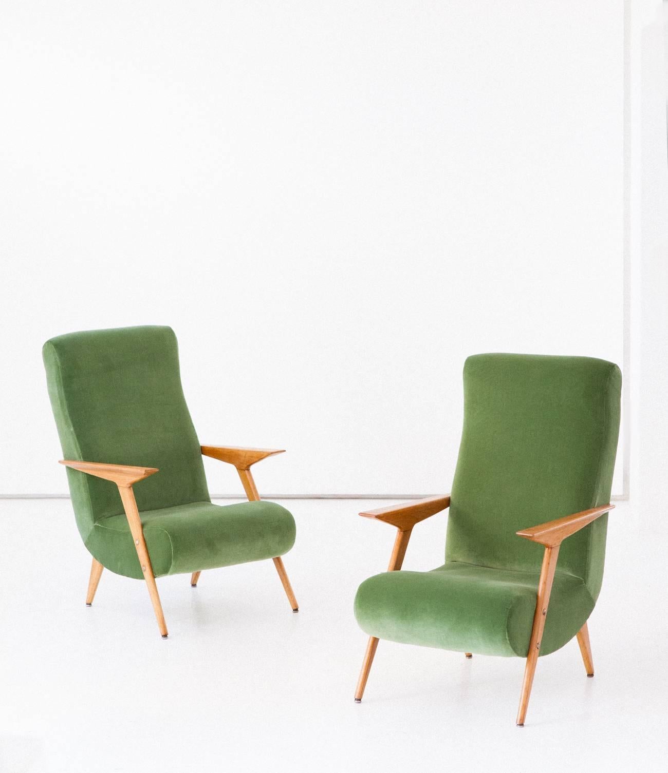 Pair of  Mid-Century ModernLounge chairs with armrests manufactured in Italy in 1950's
Oak wood frame and new green cotton velvet upholstery .

Completely restored.