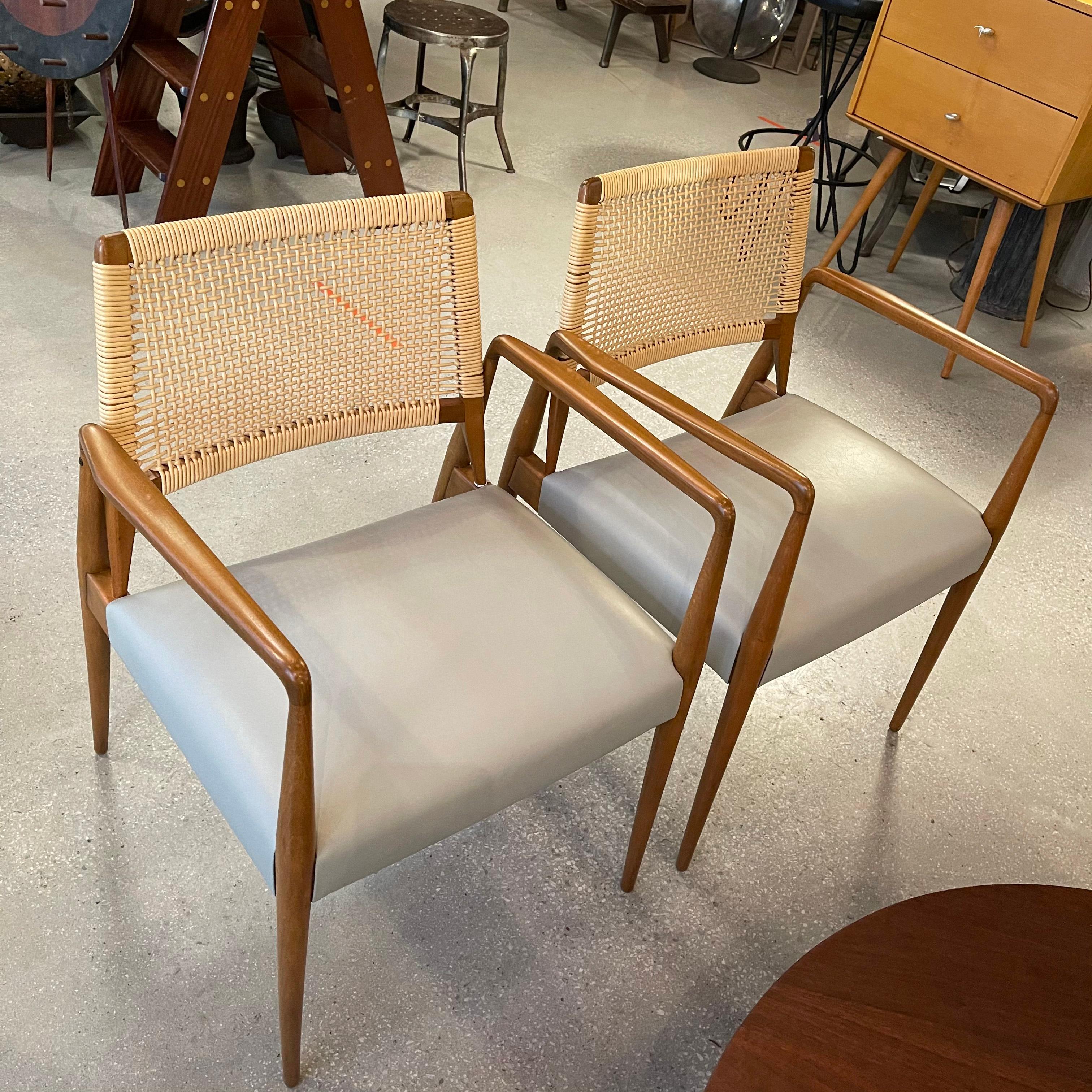 Pair of Italian Mid-Century Modern Rattan Leather Armchairs In Good Condition In Brooklyn, NY
