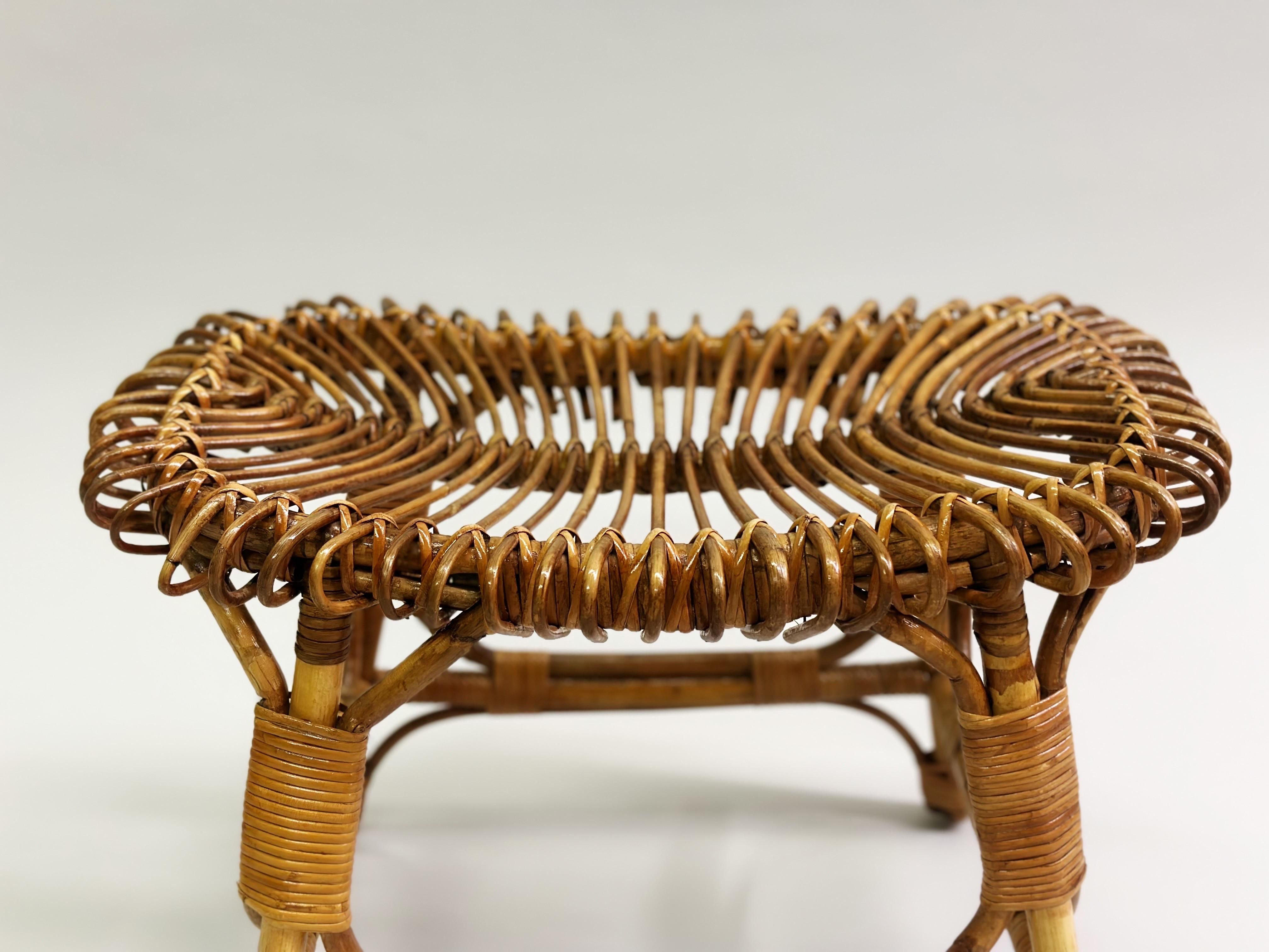 Paire de tabourets/ bancs italiens en rotin, de style mi-siècle moderne, attr. Franco Albini en vente 4