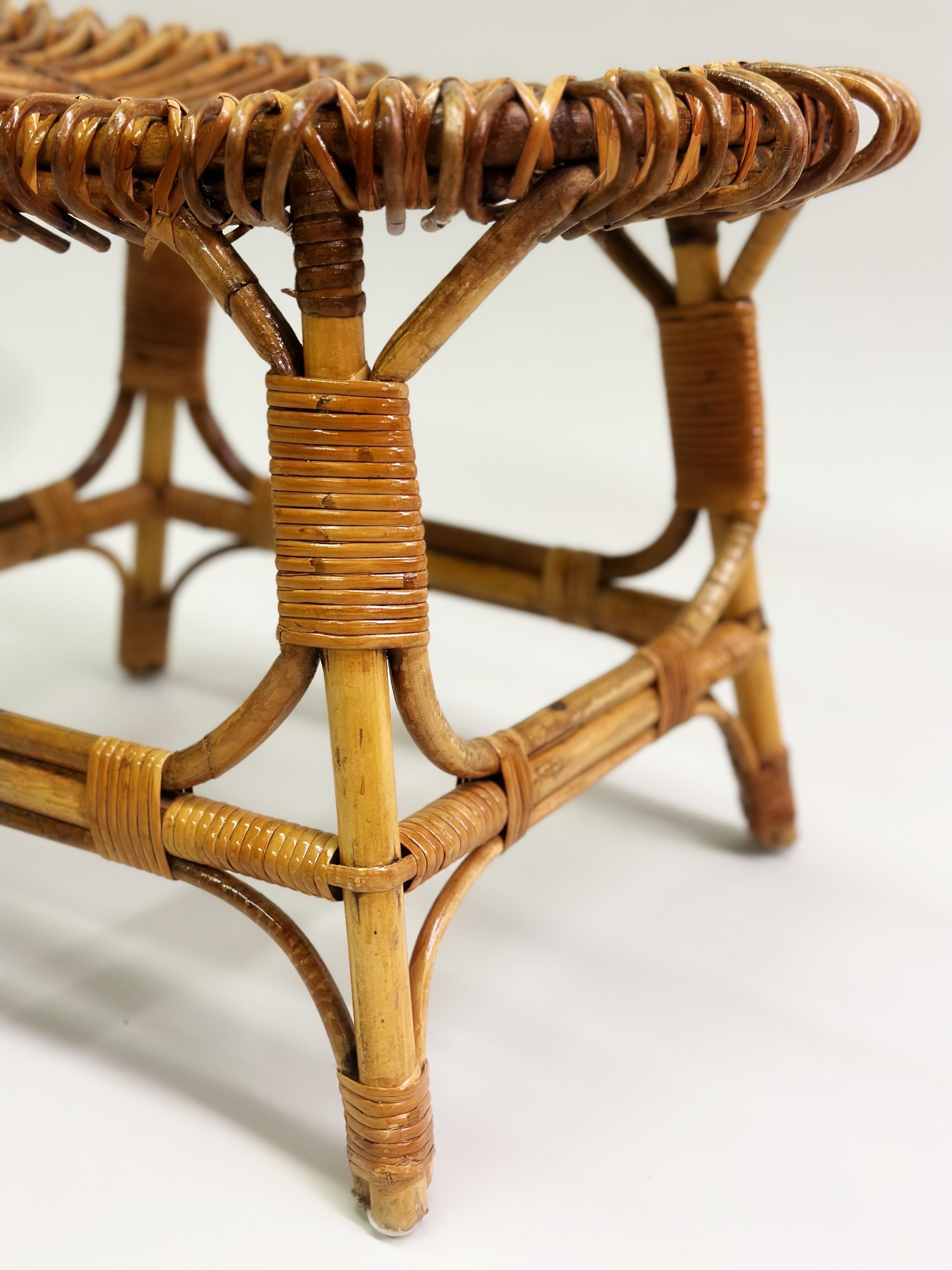 Paire de tabourets/ bancs italiens en rotin, de style mi-siècle moderne, attr. Franco Albini en vente 7