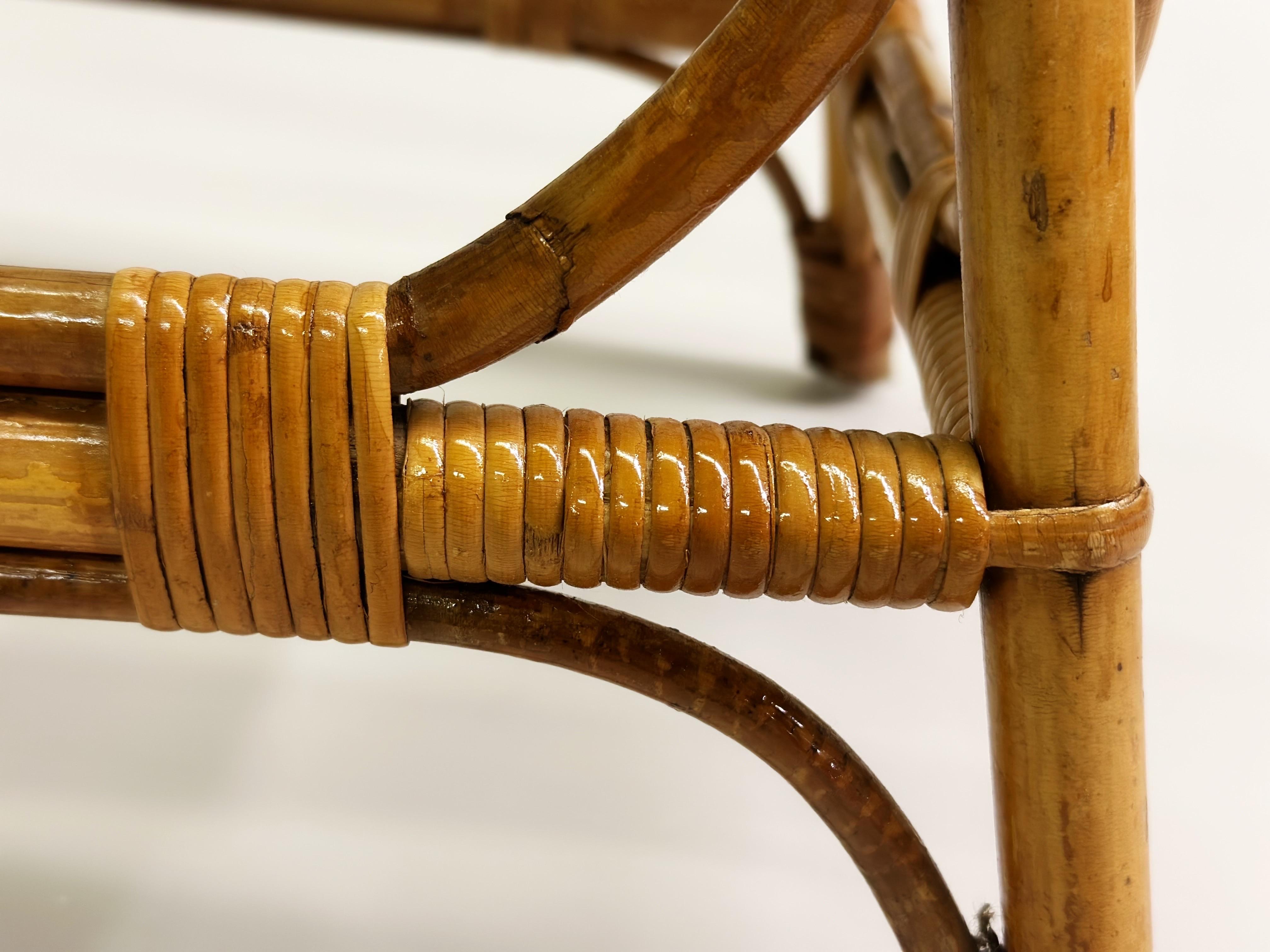 Paire de tabourets/ bancs italiens en rotin, de style mi-siècle moderne, attr. Franco Albini en vente 9