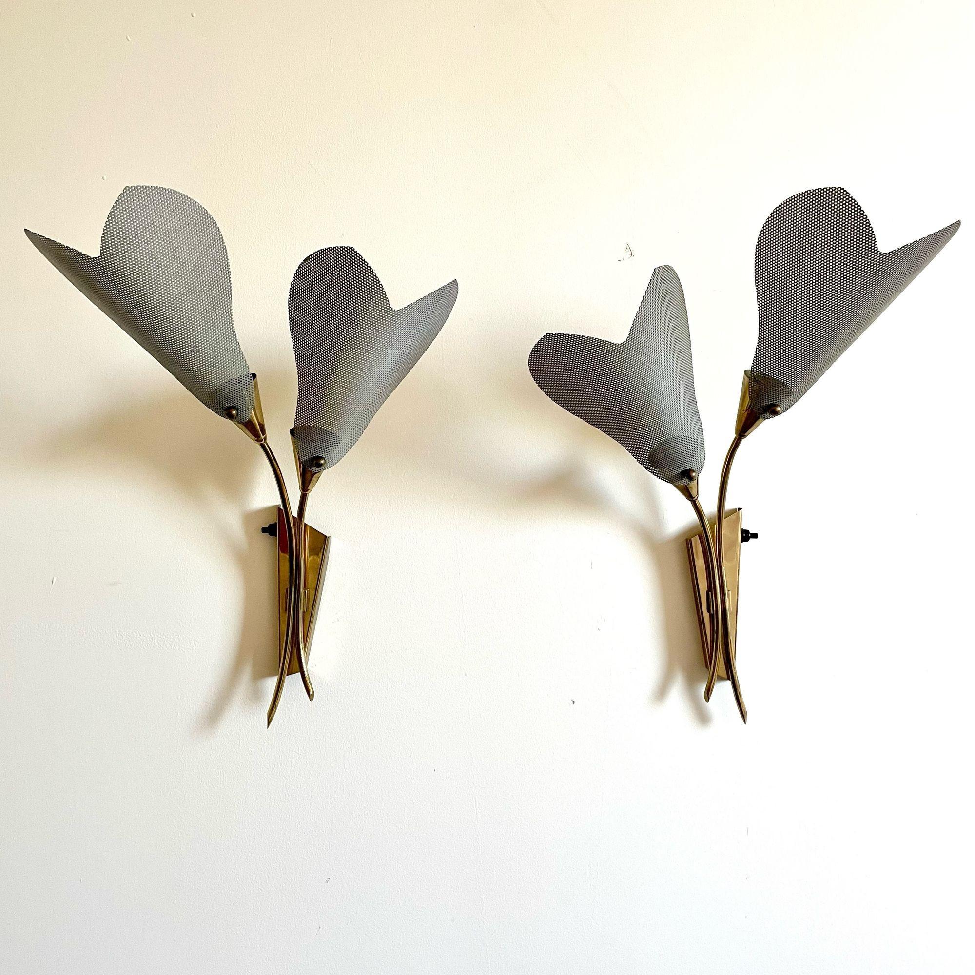 Italian Designer Mid-Century Modern Wall Lights, Flower Sconces, Brass, 1940s

Set of two patinated brass sconces each having two lights covered by metal mesh shades. The pair having a floral motif.

Brass, Mesh Metal
Italy, 1940s

19H x 14W x