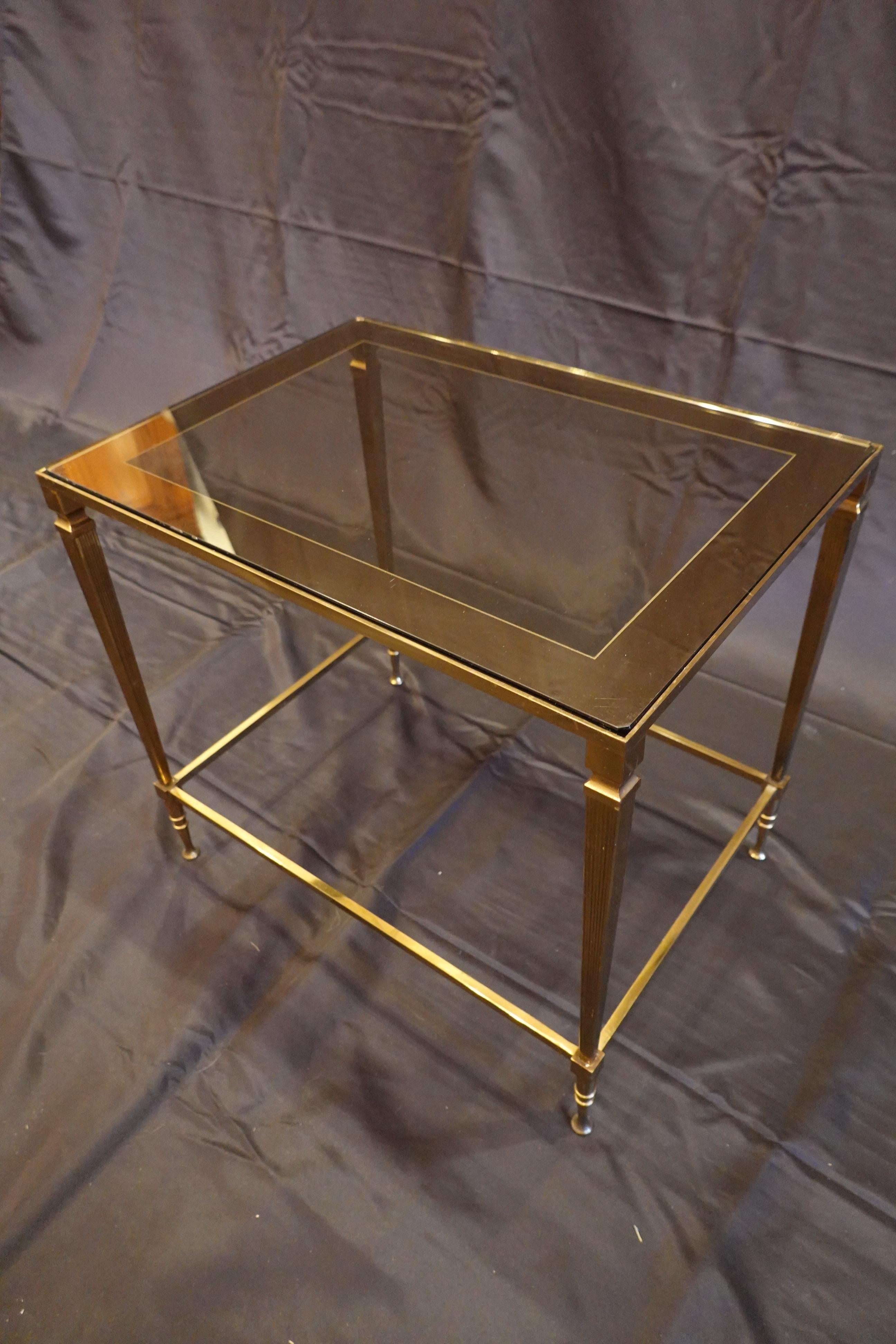 20th Century Pair of Italian Mid-Century Modern Side Tables with Glass and Mirrored Tops For Sale