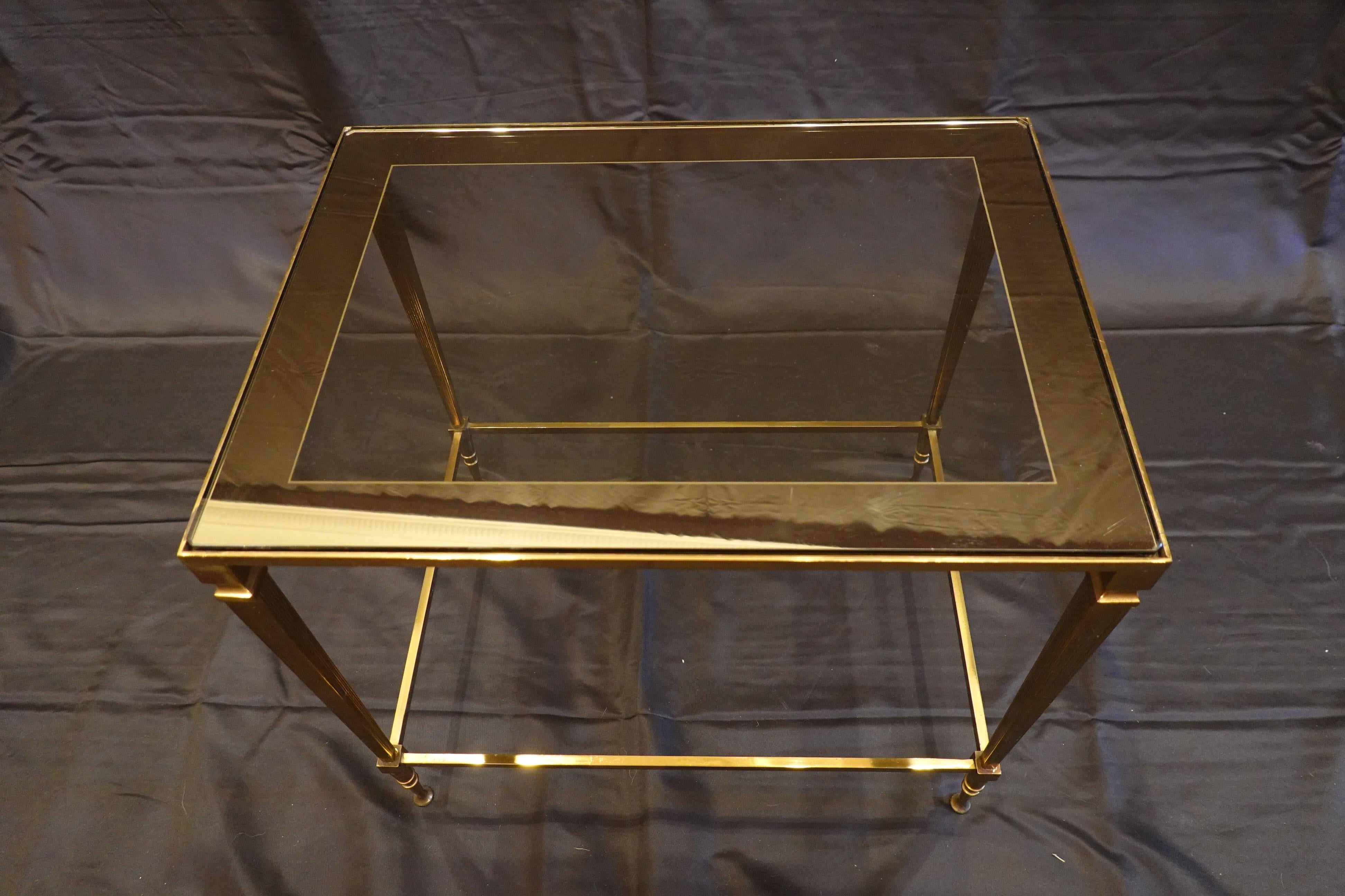 Brass Pair of Italian Mid-Century Modern Side Tables with Glass and Mirrored Tops For Sale