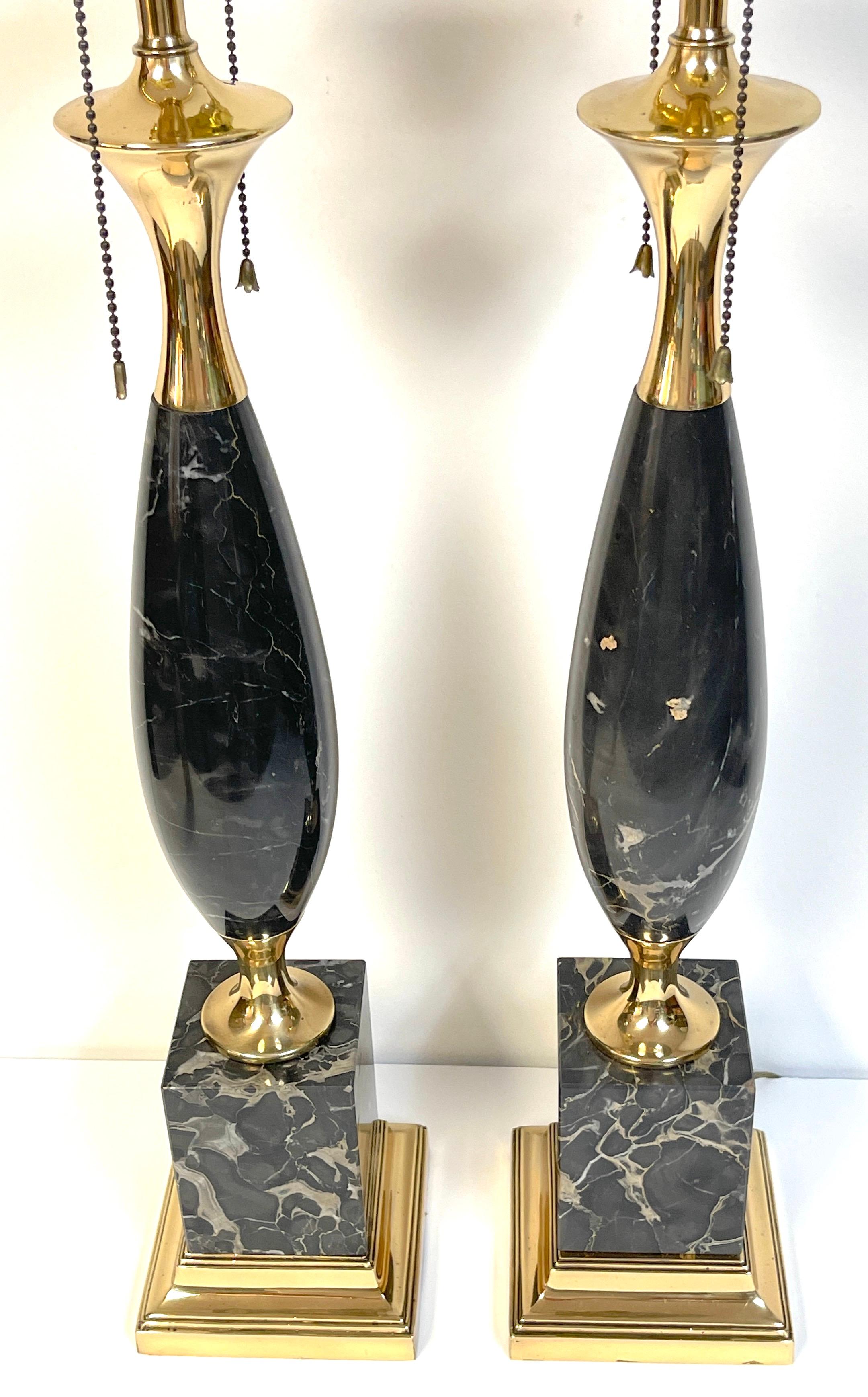 Pair of Italian Mid-Century Modern Sleek Black Marble & Brass Lamps In Good Condition In West Palm Beach, FL