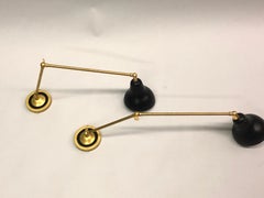 Paire d'appliques italiennes articulées en laiton de style moderne du milieu du siècle dernier