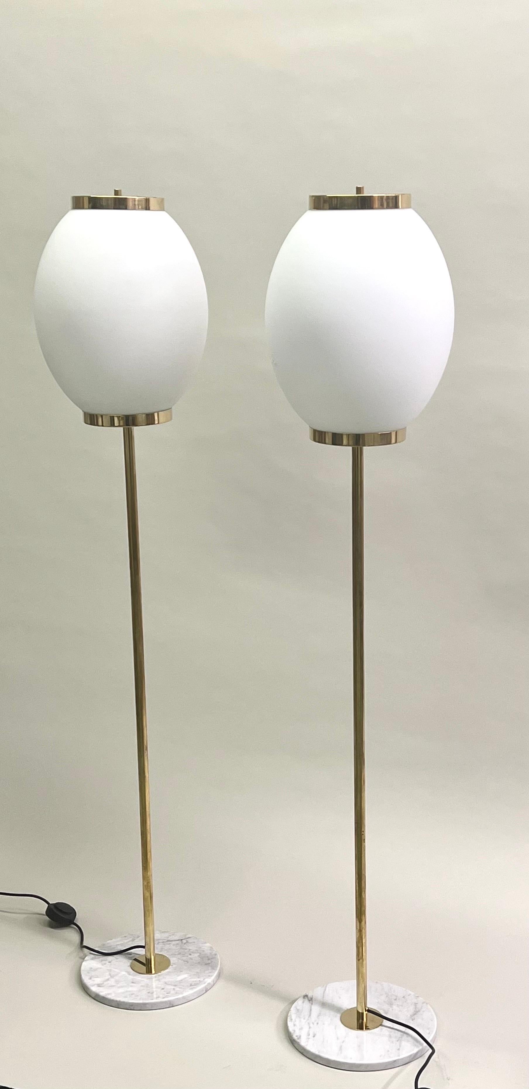 Pair of Italian Mid-Century Modern Style Floor Lamps, Max Ingrand & Fontana Arte In Good Condition For Sale In New York, NY