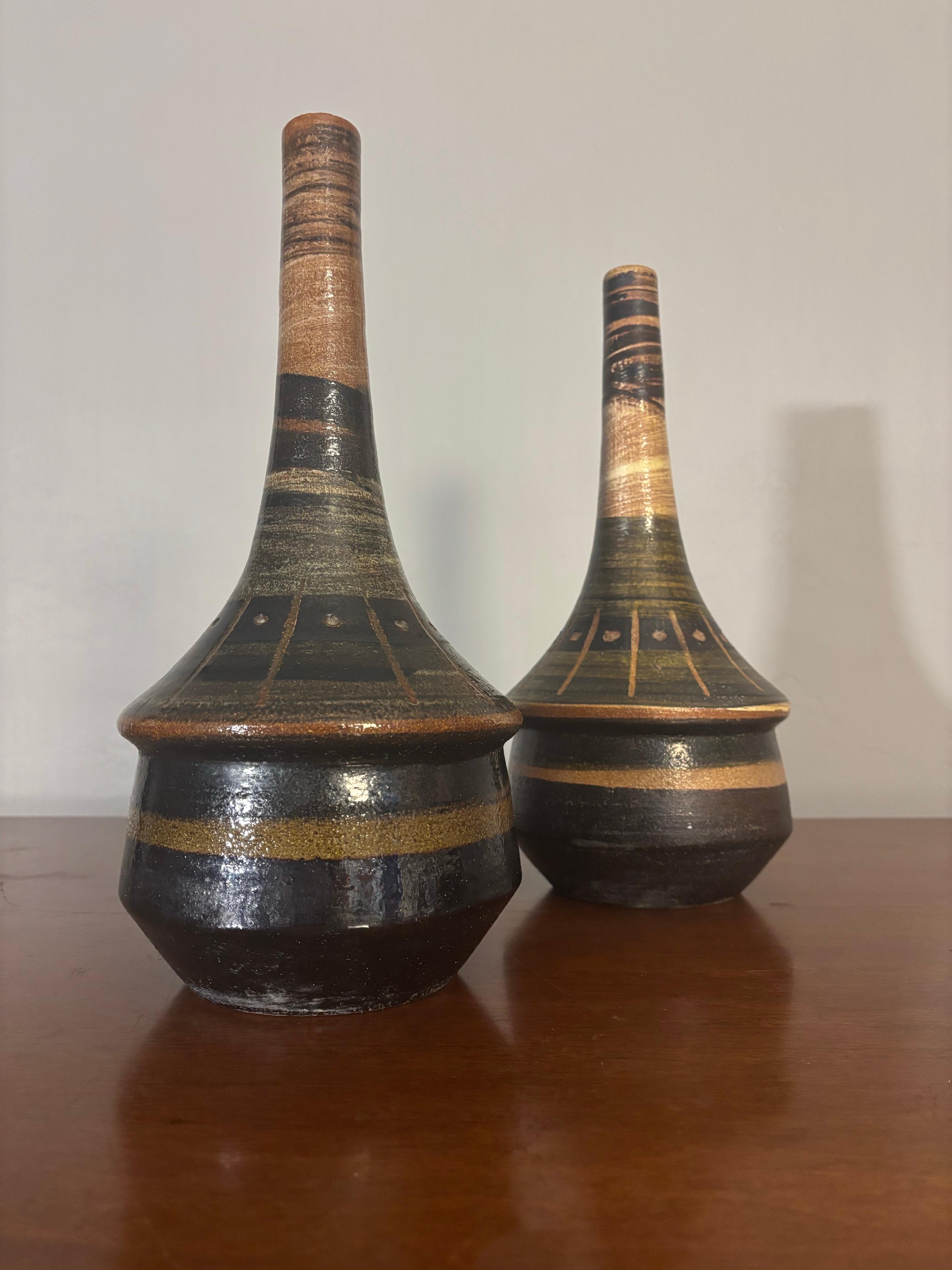 XX secolo Coppia di vasi in terracotta italiani del Mid Century Modern in vendita