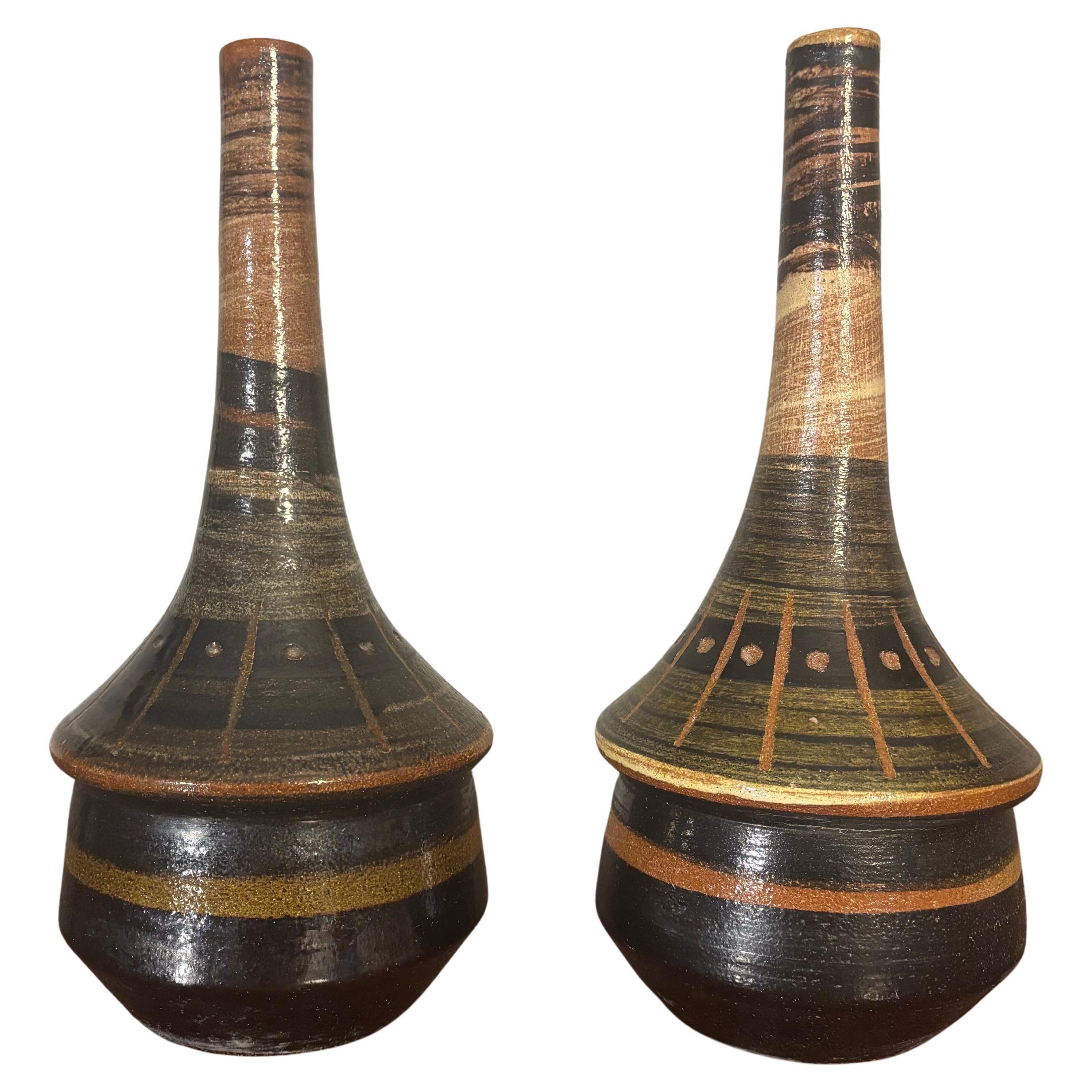 Pareja de jarrones italianos de terracota modernos de mediados de siglo