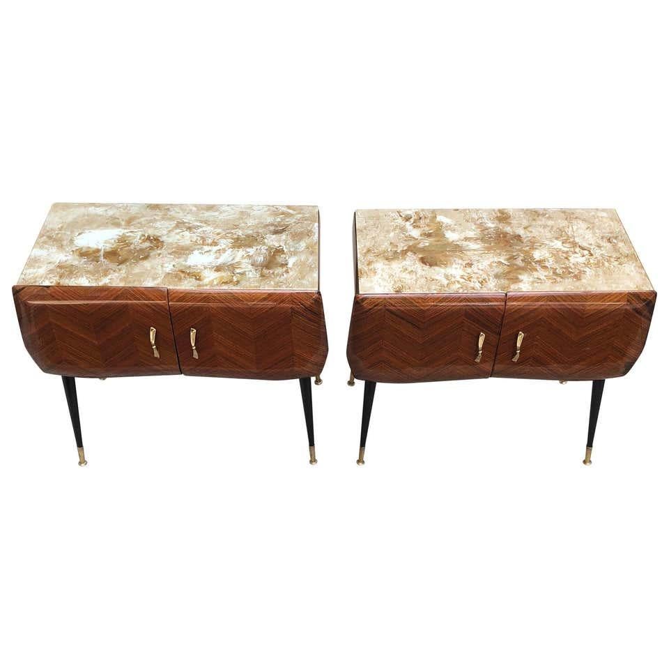 Pair of Italian Mid-Century Modern Vittorio Dassi Bed Side Tables In Good Condition For Sale In West Hollywood, CA