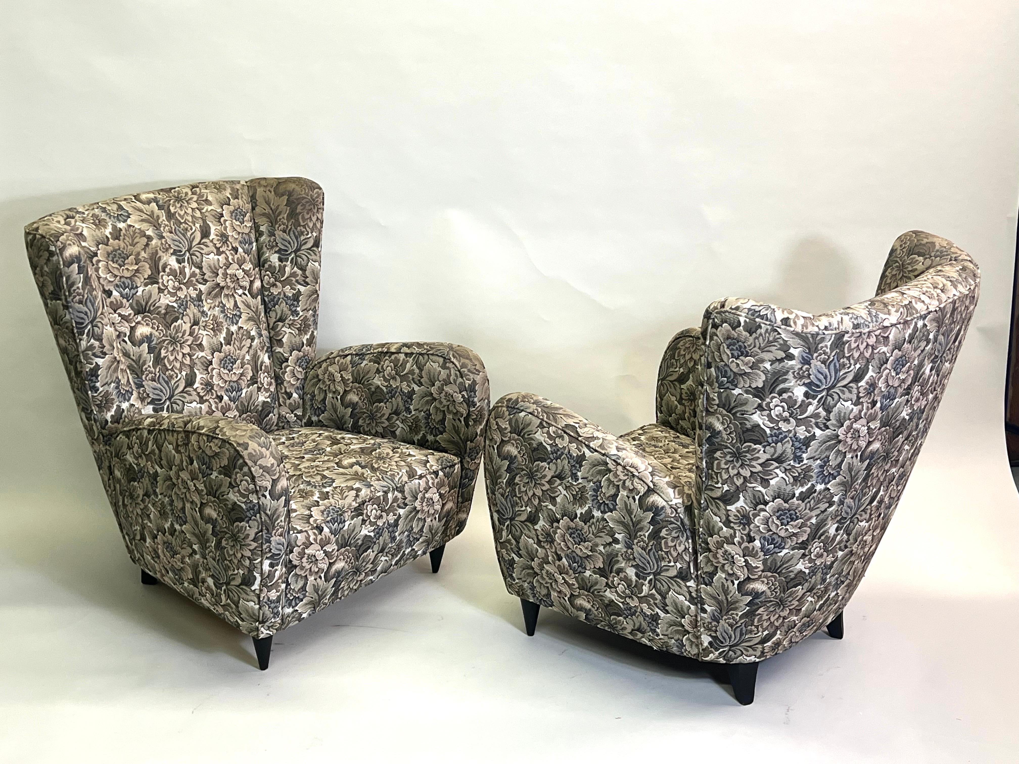 Pair of Italian Mid-Century Modern Wingback Lounge Chairs by Paolo Buffa, 1950 In Good Condition For Sale In New York, NY