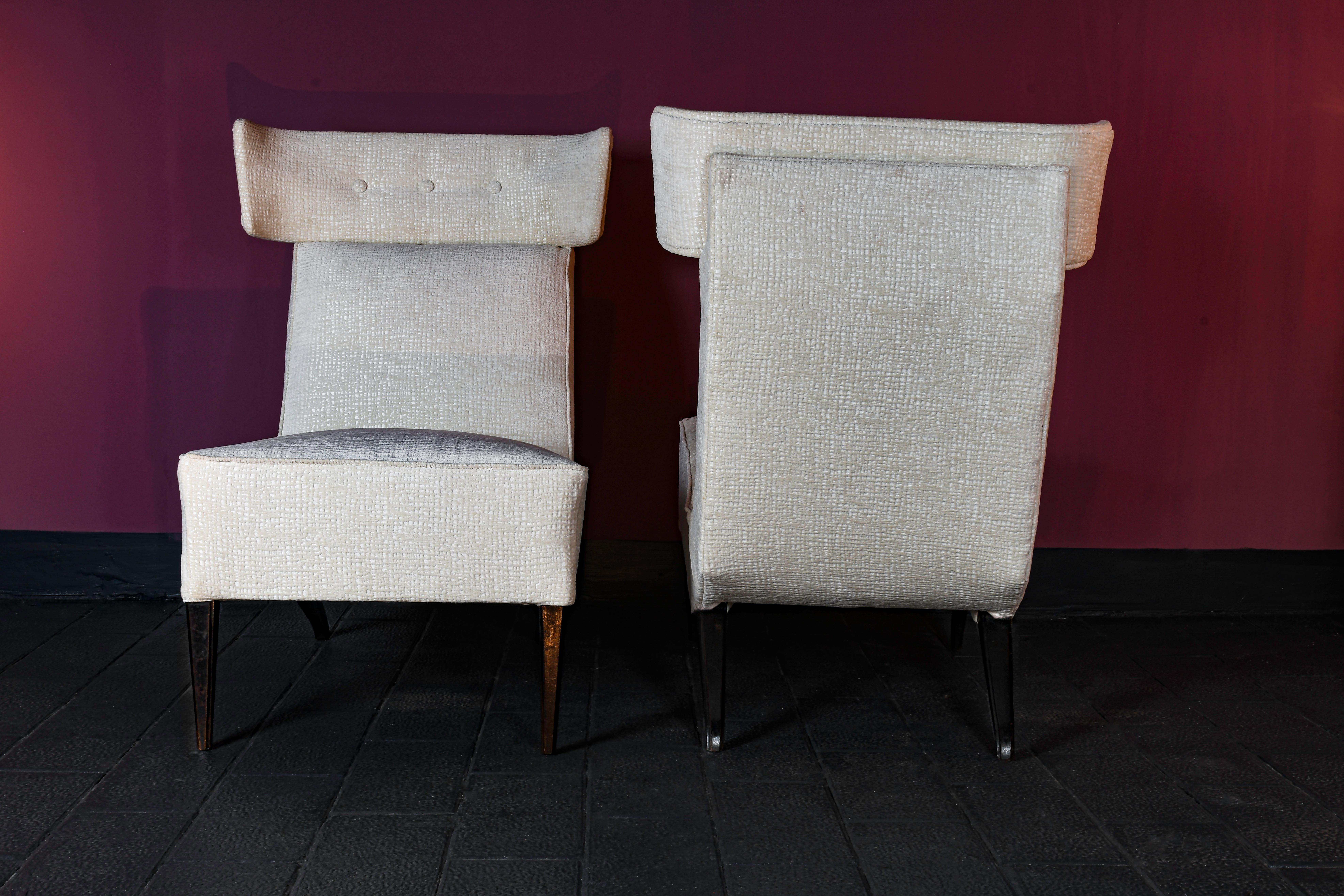 Fatto a mano Coppia di sedie Wingback moderne della metà del secolo scorso in vendita