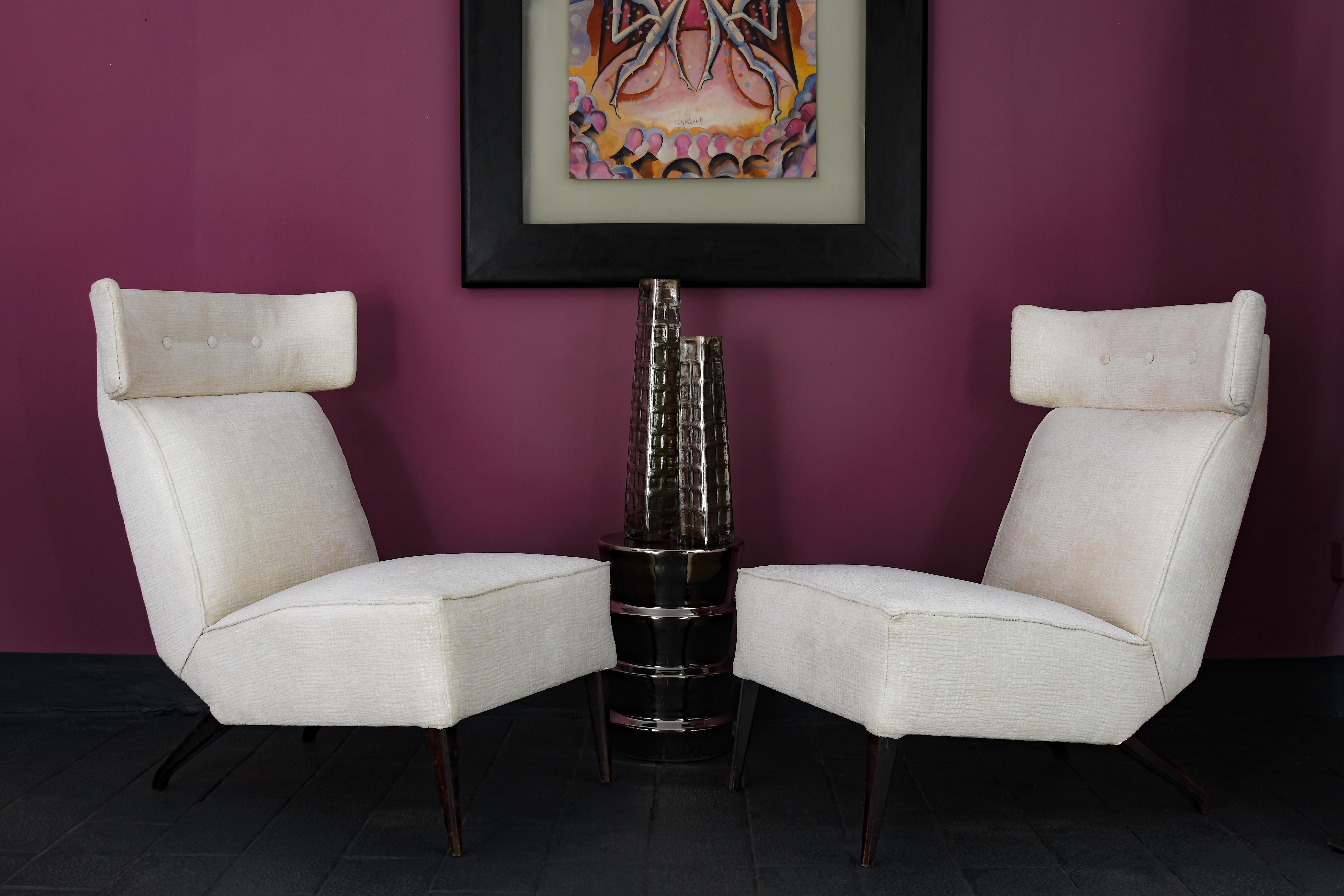 Coppia di sedie Wingback moderne della metà del secolo scorso In condizioni buone in vendita a Roma, RM