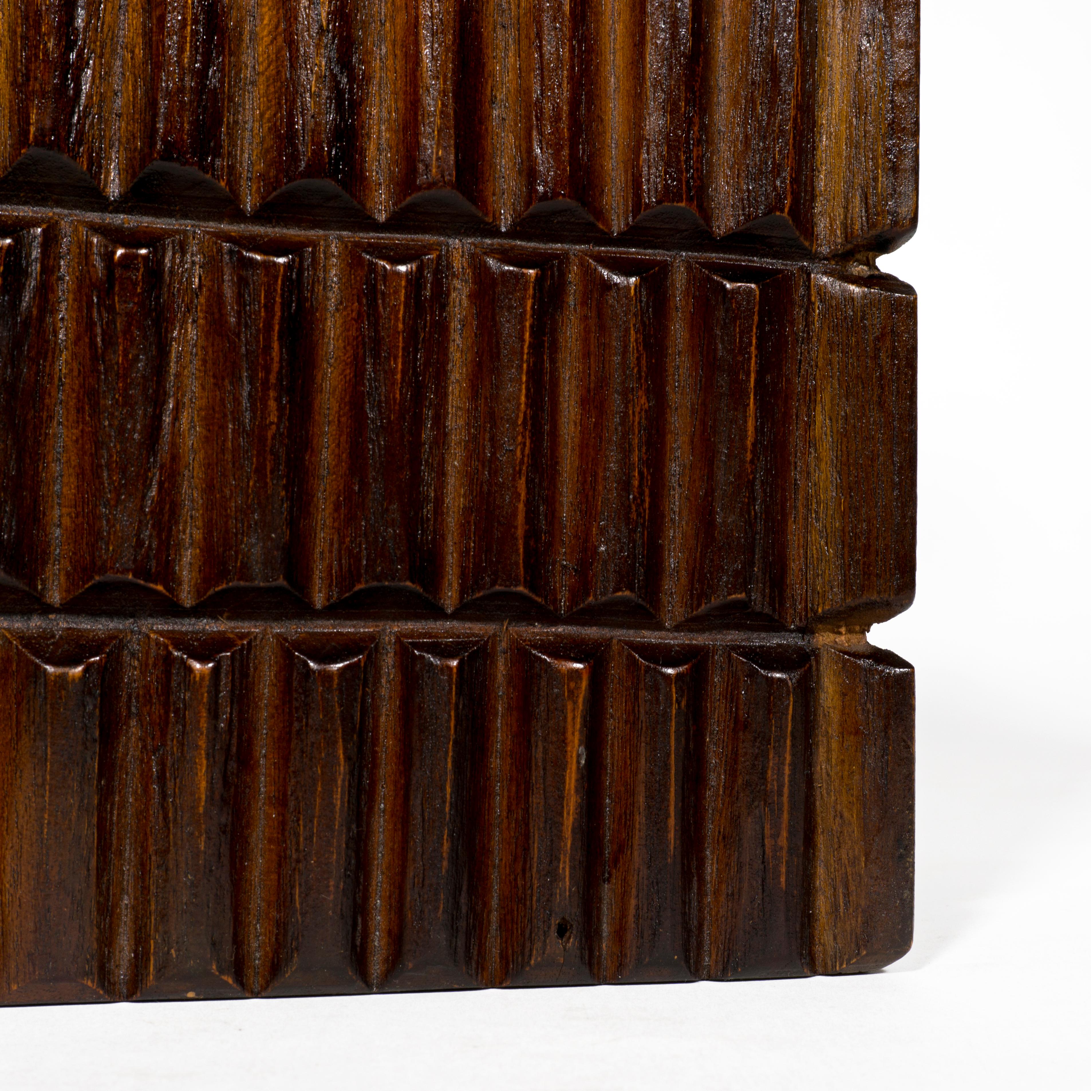 Pair of Italian Mid-Century Modern Wooden Table Lamps with Brass Details For Sale 7