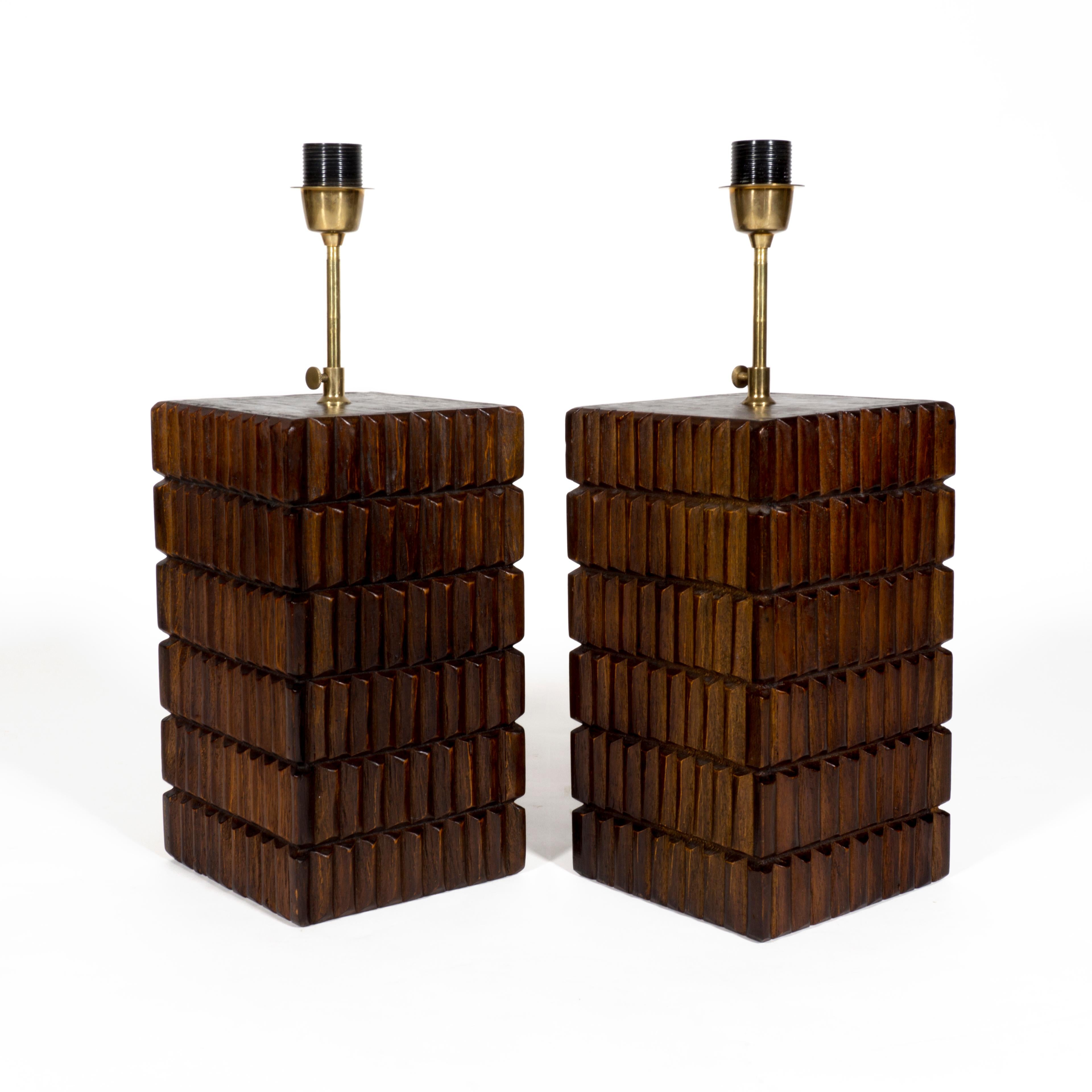 20th Century Pair of Italian Mid-Century Modern Wooden Table Lamps with Brass Details For Sale
