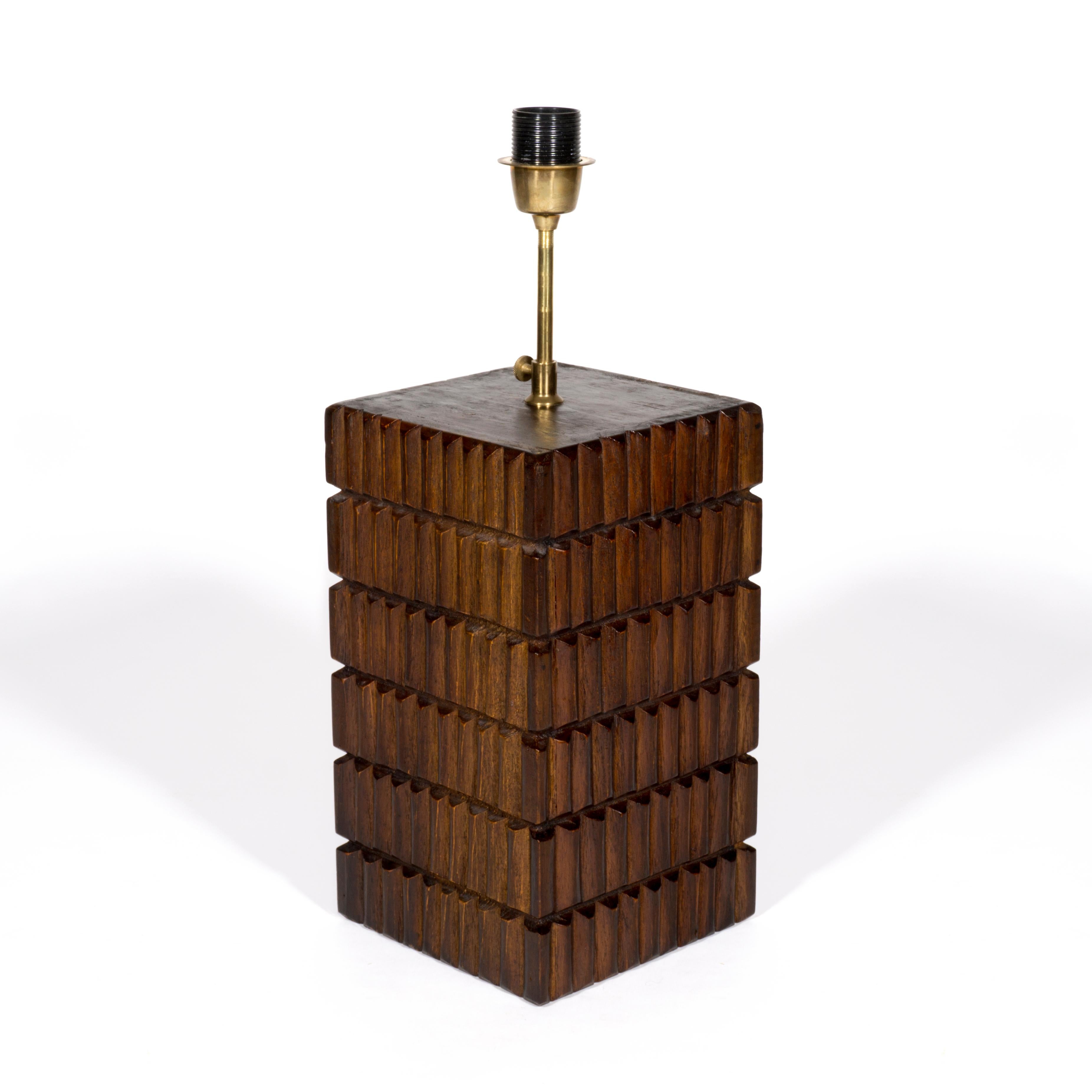 Pair of Italian Mid-Century Modern Wooden Table Lamps with Brass Details For Sale 1