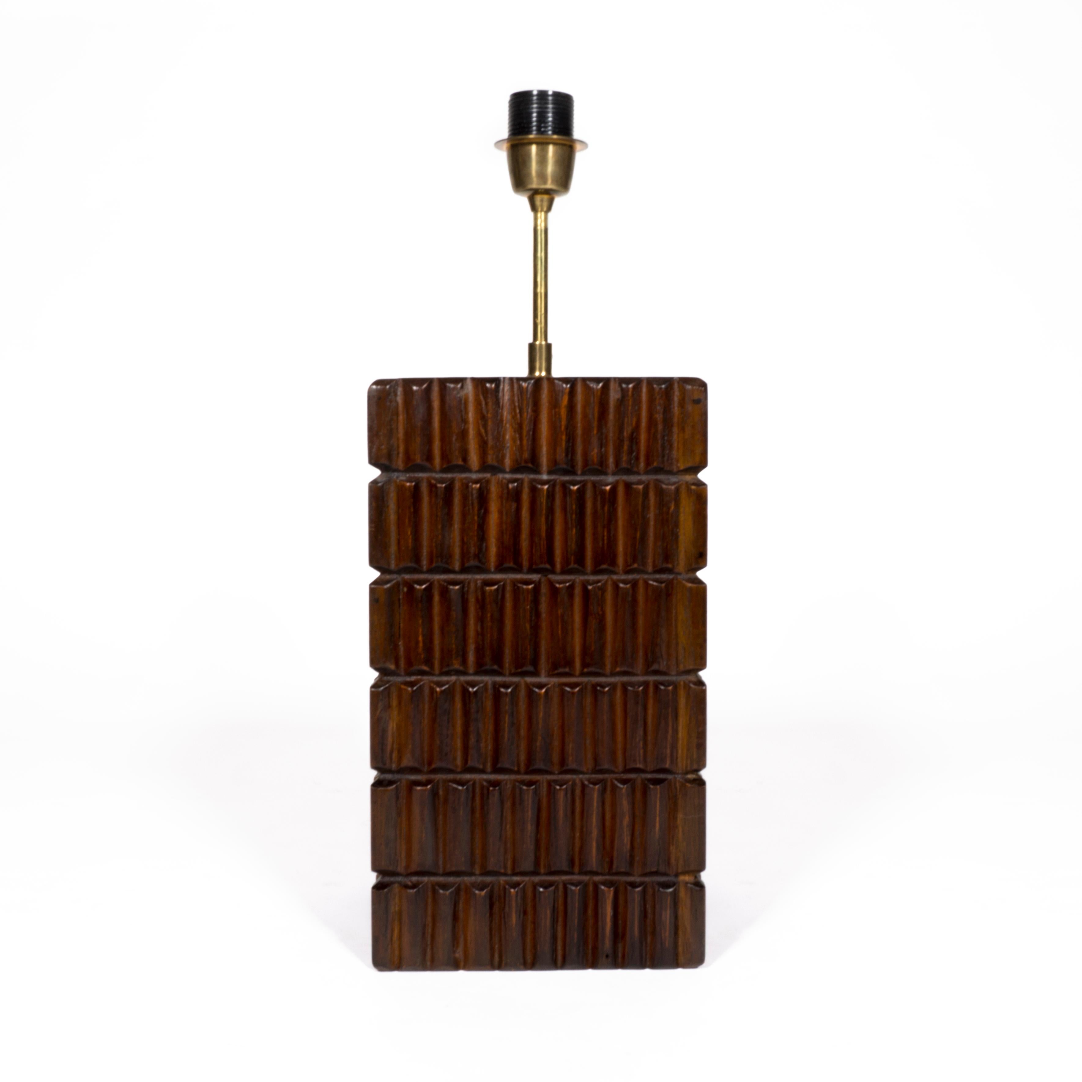 Pair of Italian Mid-Century Modern Wooden Table Lamps with Brass Details For Sale 2