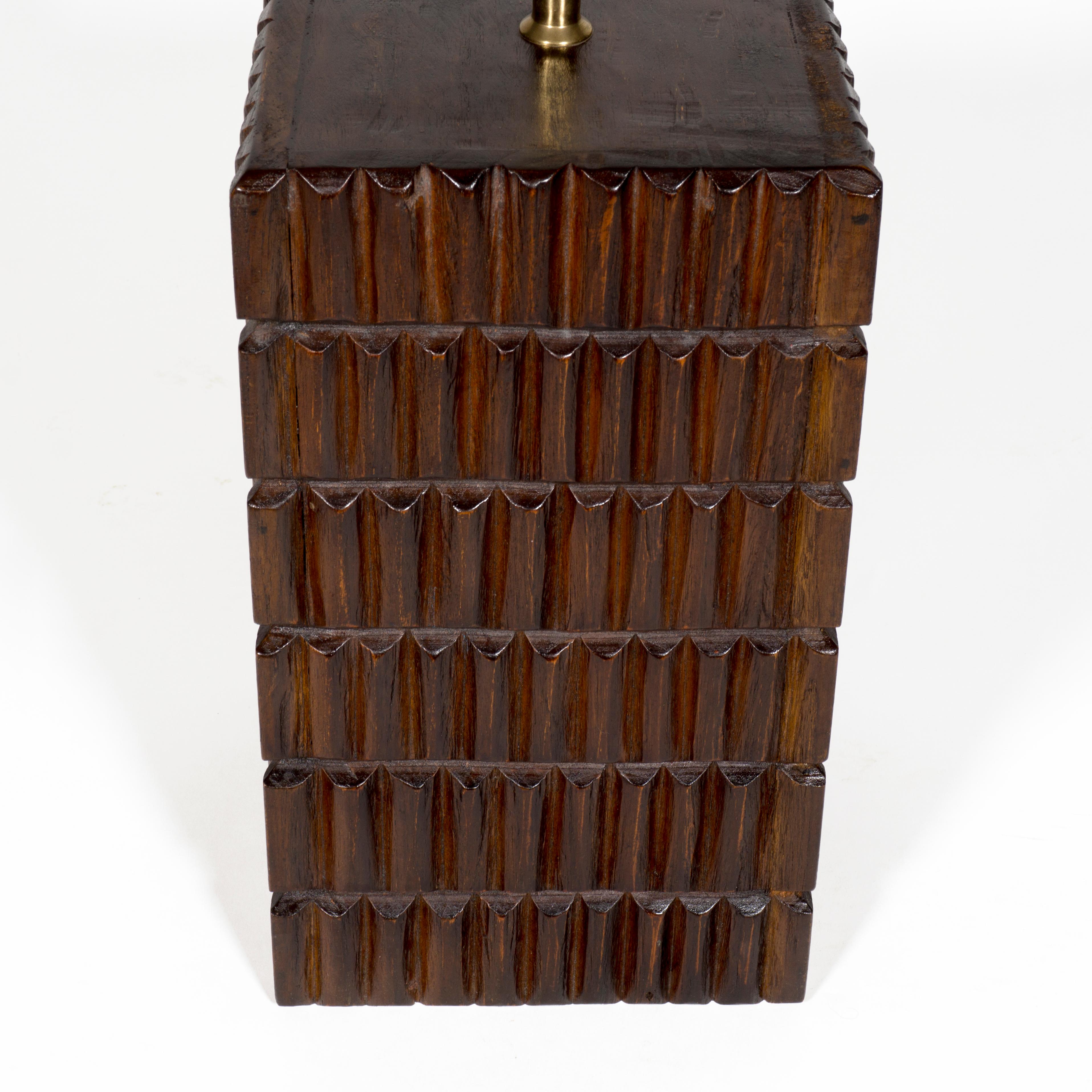 Pair of Italian Mid-Century Modern Wooden Table Lamps with Brass Details For Sale 5