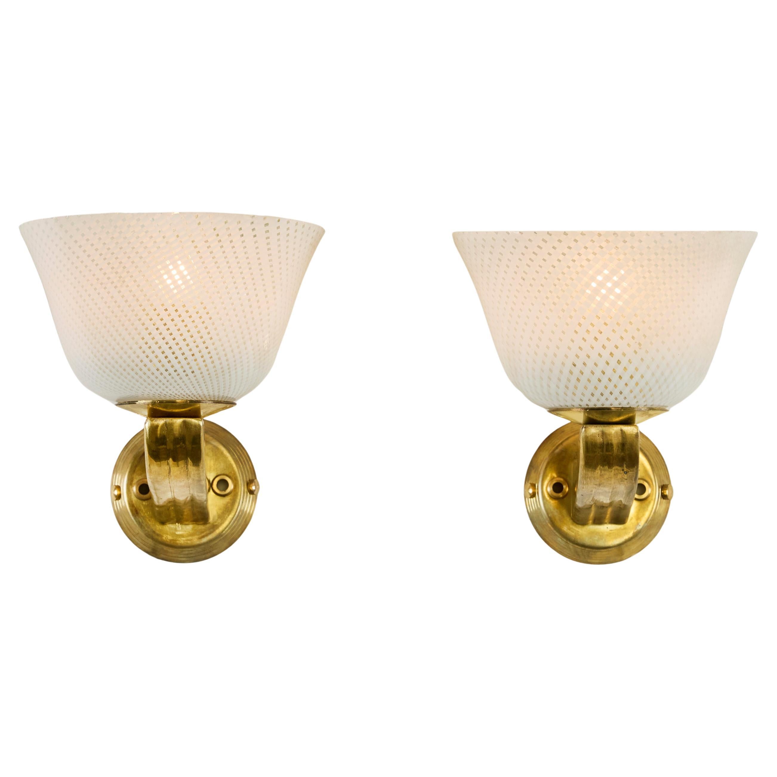 Coppia di applique in vetro Reticello di Murano e ottone della metà del secolo scorso in vendita 1