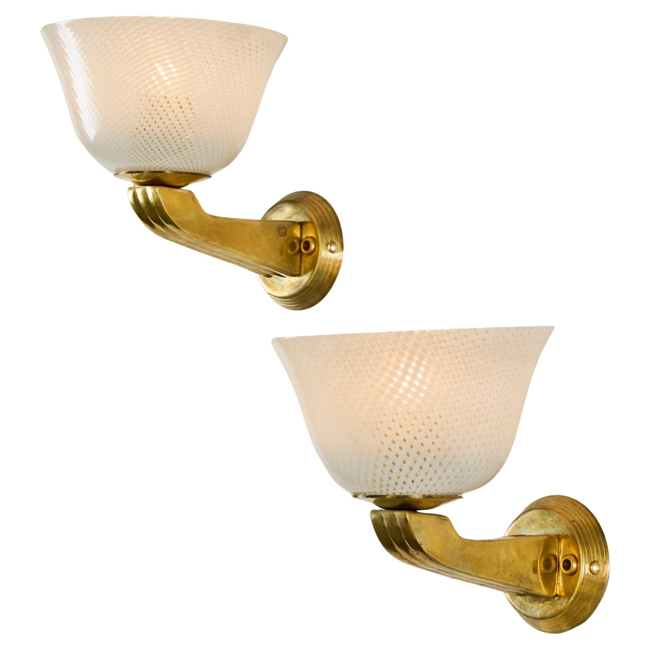 Coppia di applique in vetro Reticello di Murano e ottone della metà del secolo scorso in vendita