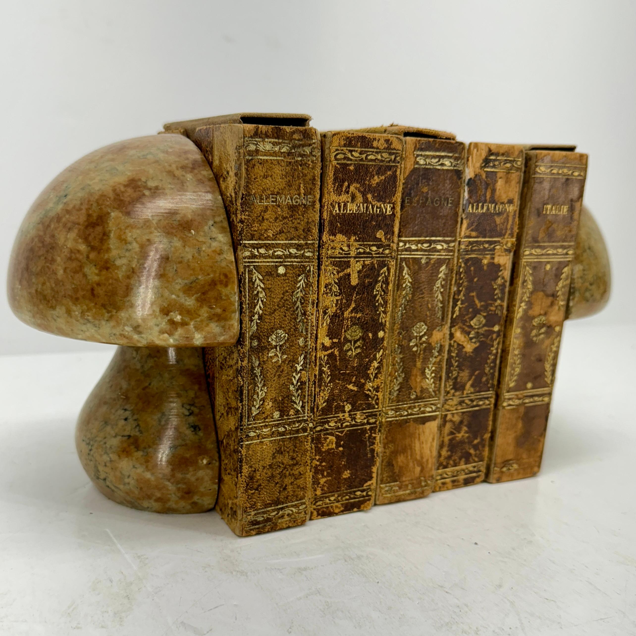 Pair of Italian Mid-Century Mushroom Alabaster Bookends Sculptures For Sale 1