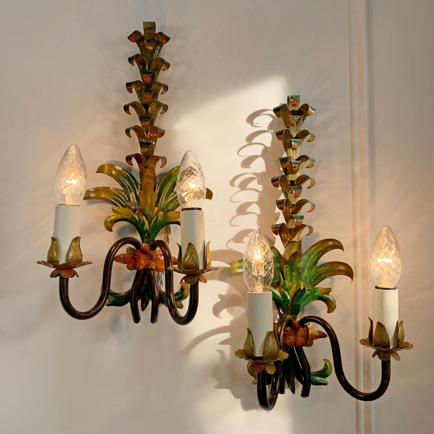 Pair of Italian Mid Century Palm Frond Tole Wall Lights In Good Condition In Hastings, GB