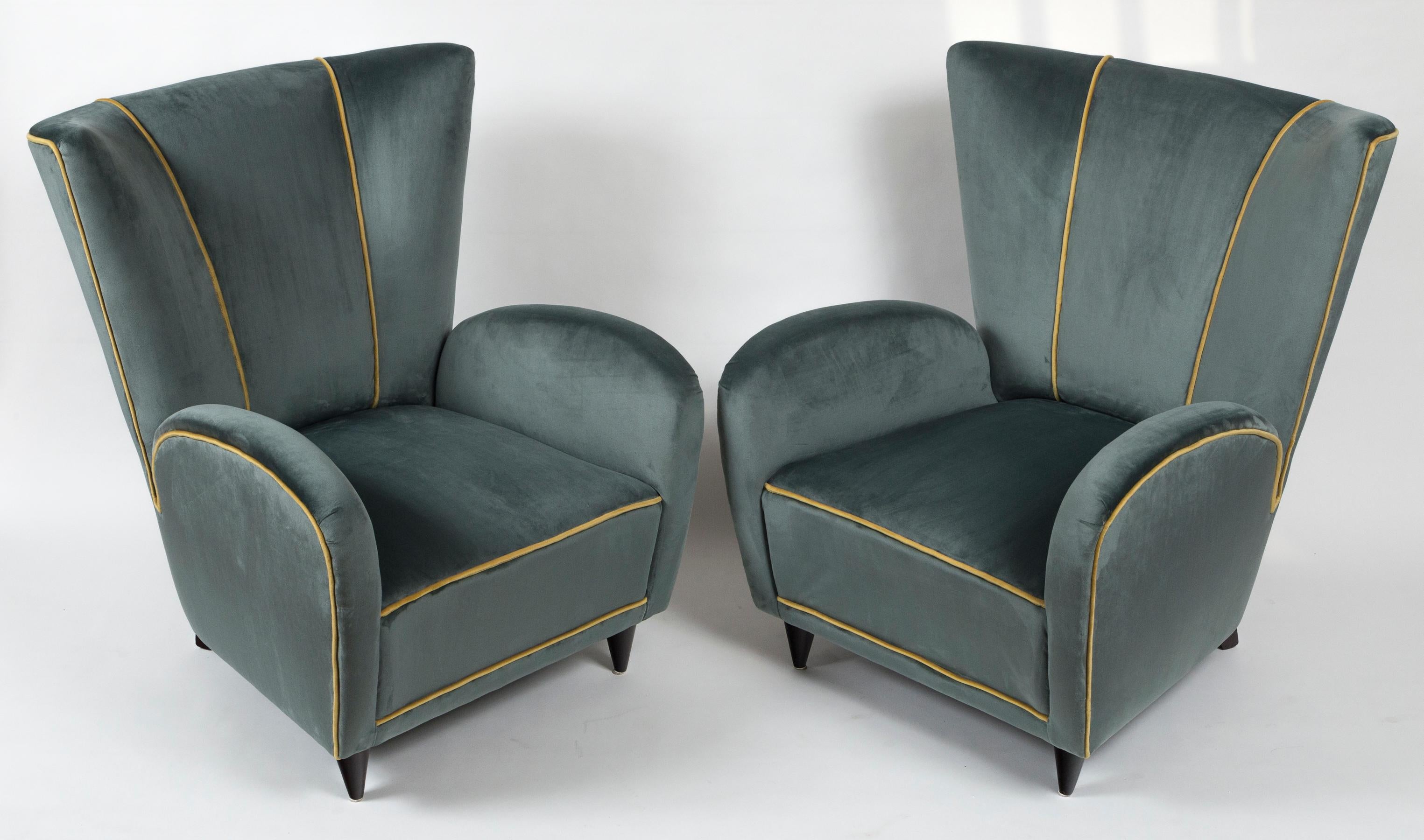 A sculptural and sleek pair of fully upholsetered armchairs finishing with lacquered wood front tapered legs.
 
Extremely comfortable
Origin: Italy

Dating: 1950-1960ca

Condition: Excellent, reupholstered and wood refinished

Dimension: