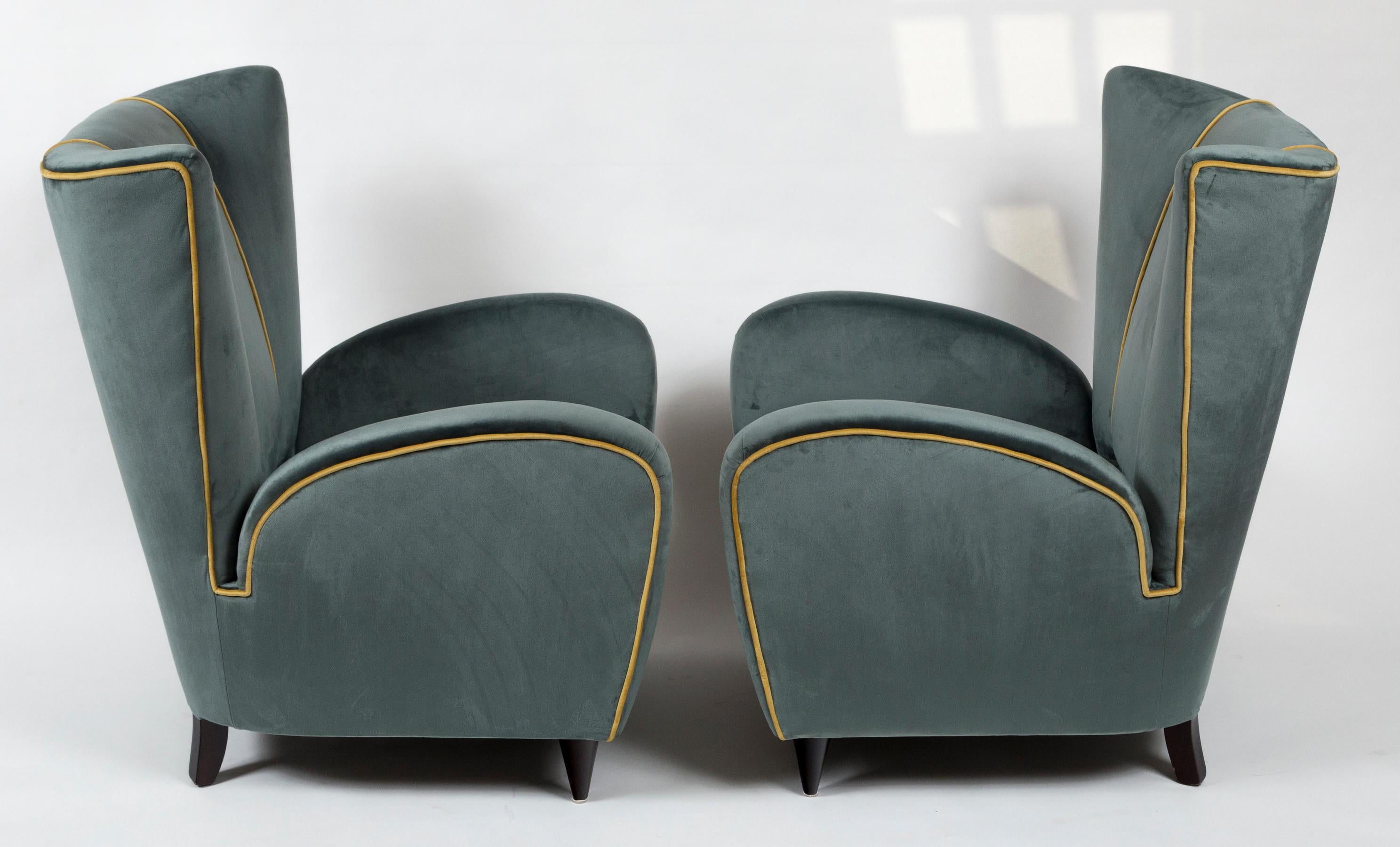 20th Century Pair of Italian Mid Century Paolo Buffa Lounge Chairs 