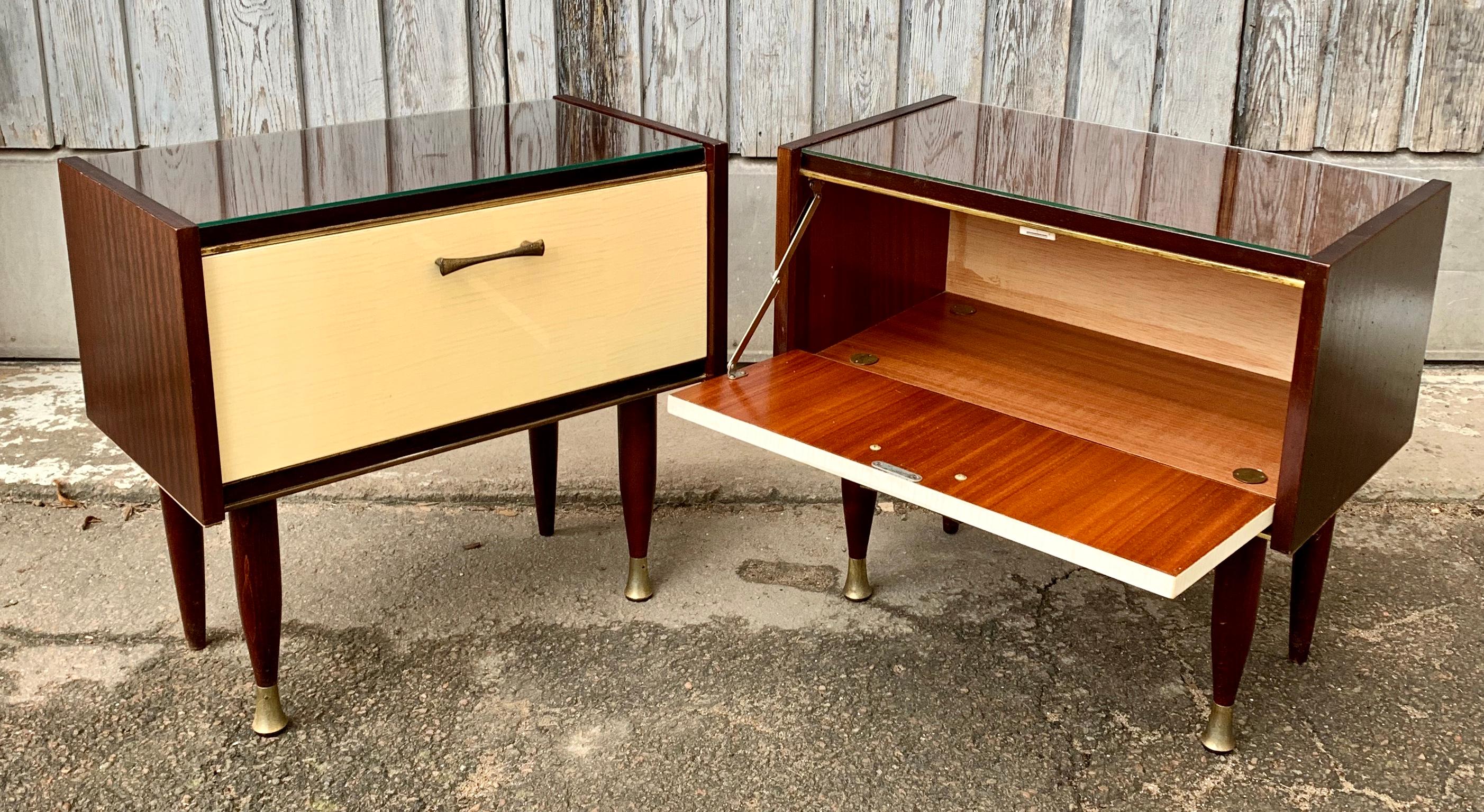 Pair of Italian Midcentury Parisi Style Nightstands 11