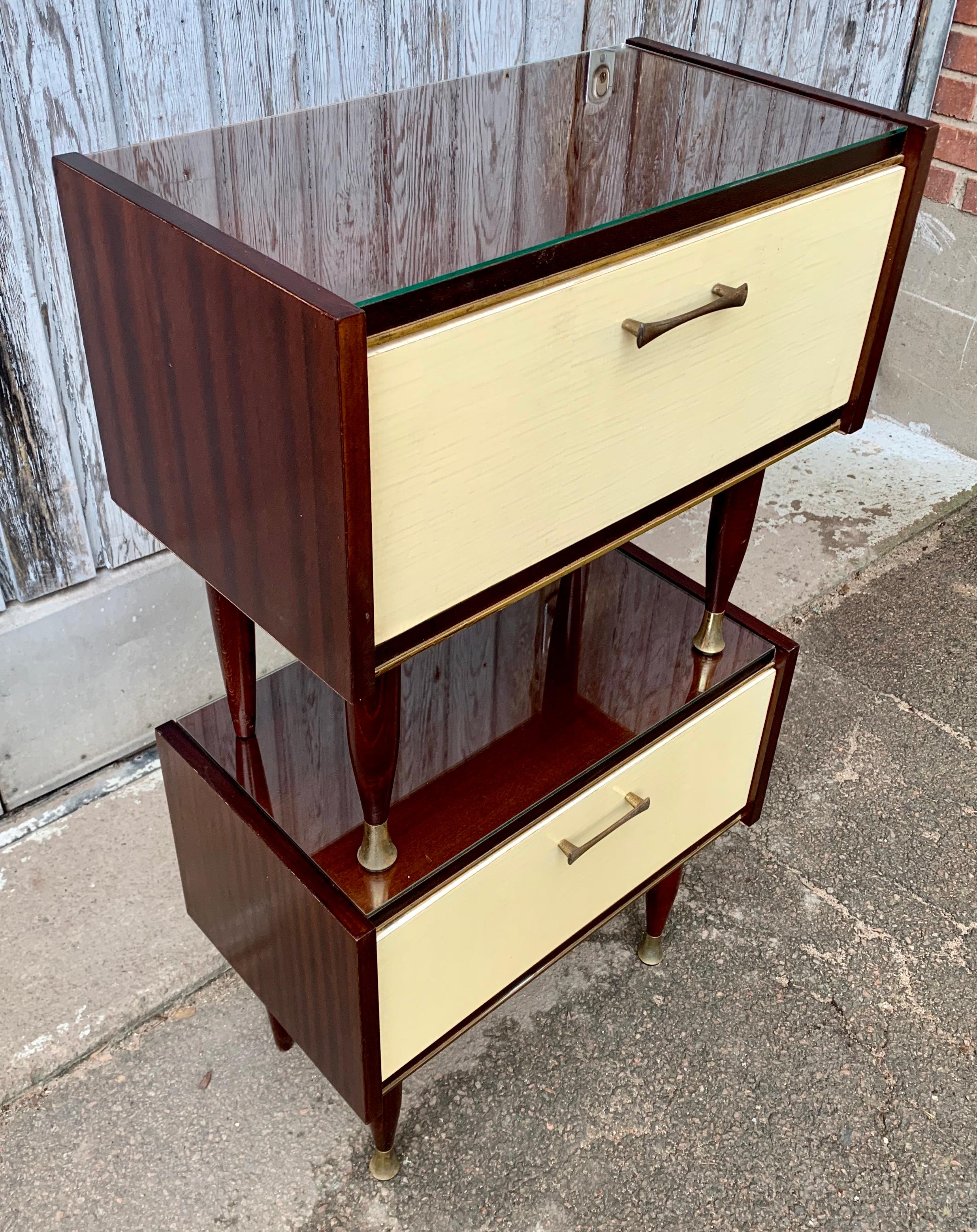 Pair of Italian Midcentury Parisi Style Nightstands 13